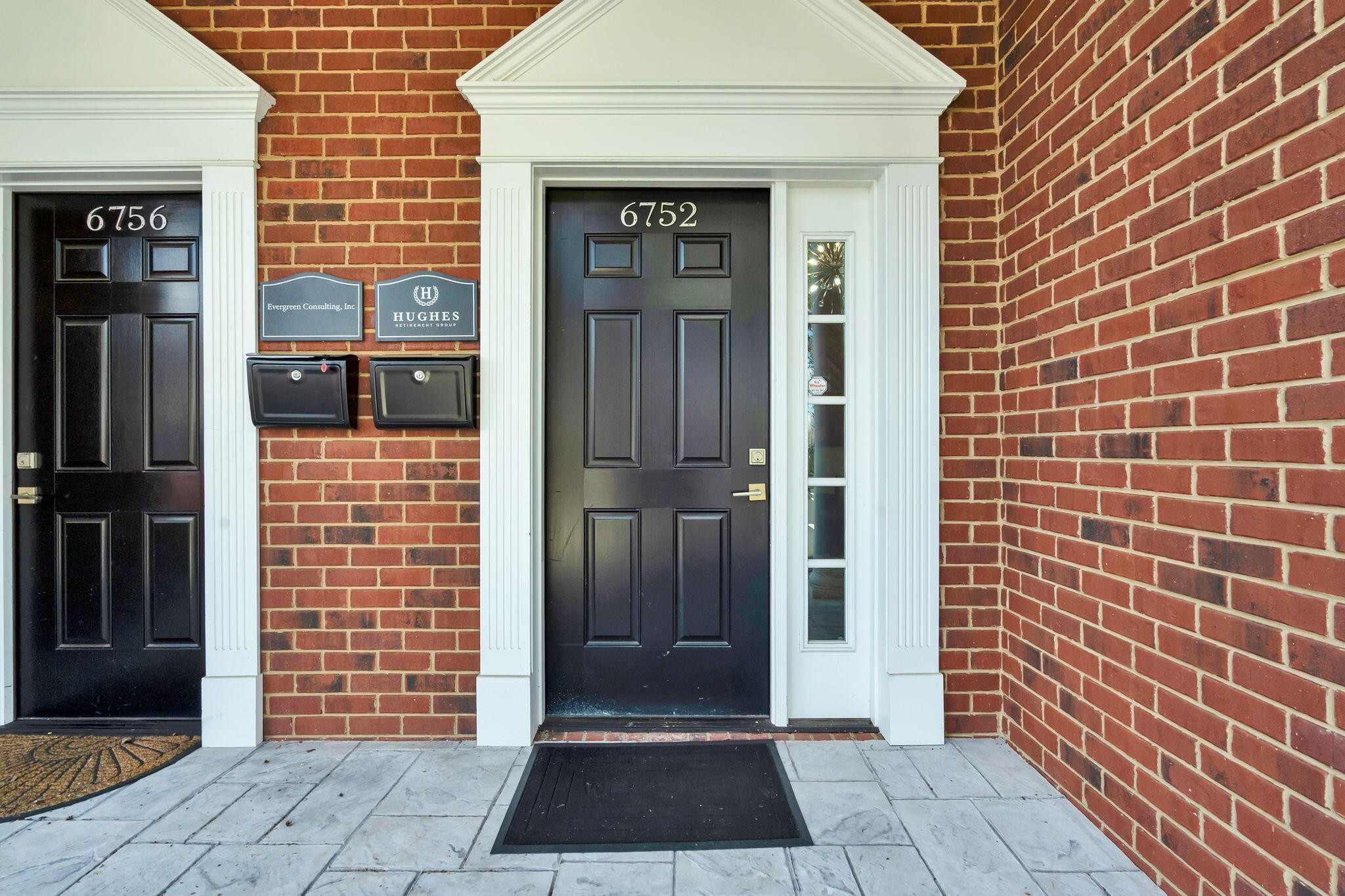 6752 Executive Oak Lane