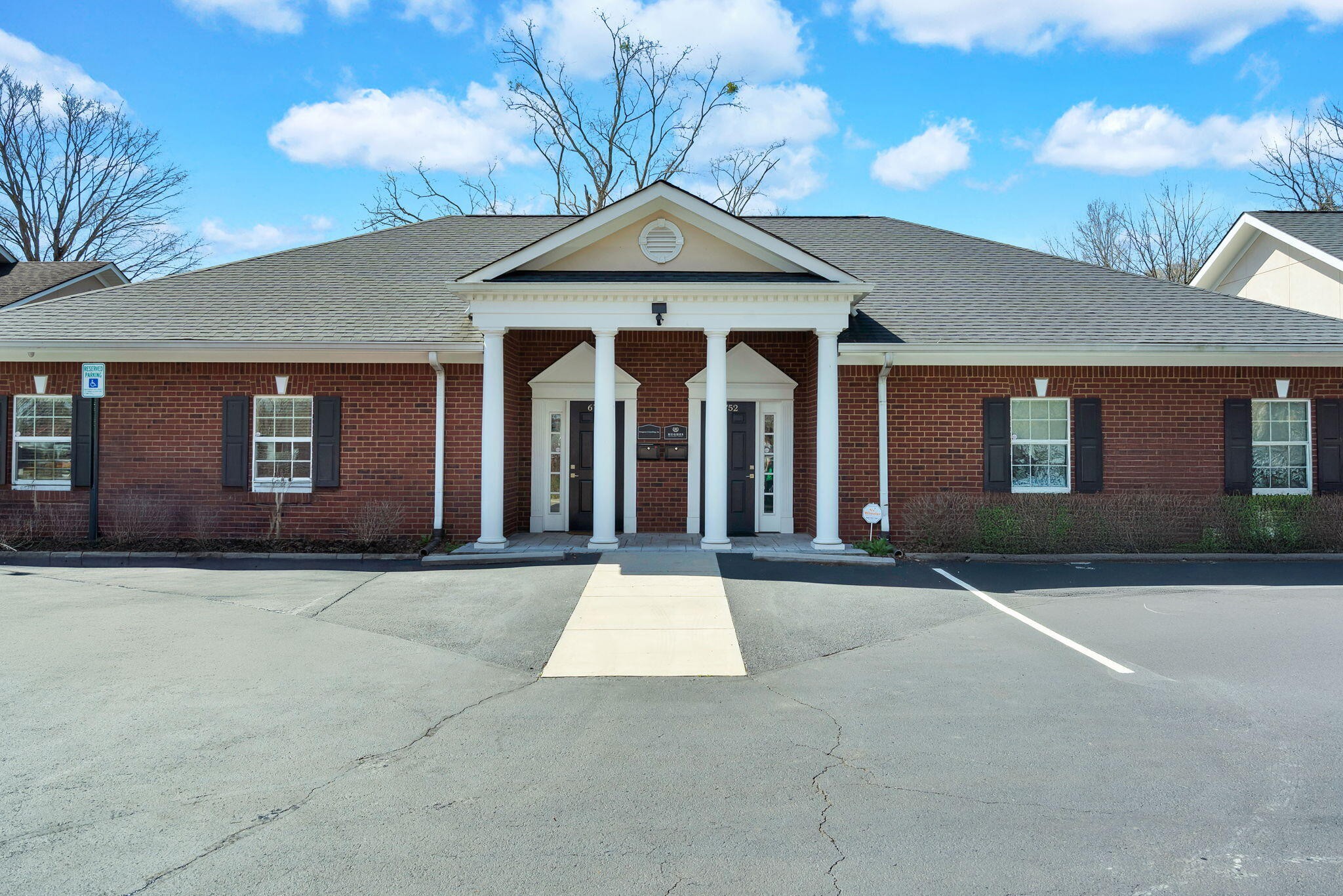 6752 Executive Oak Lane