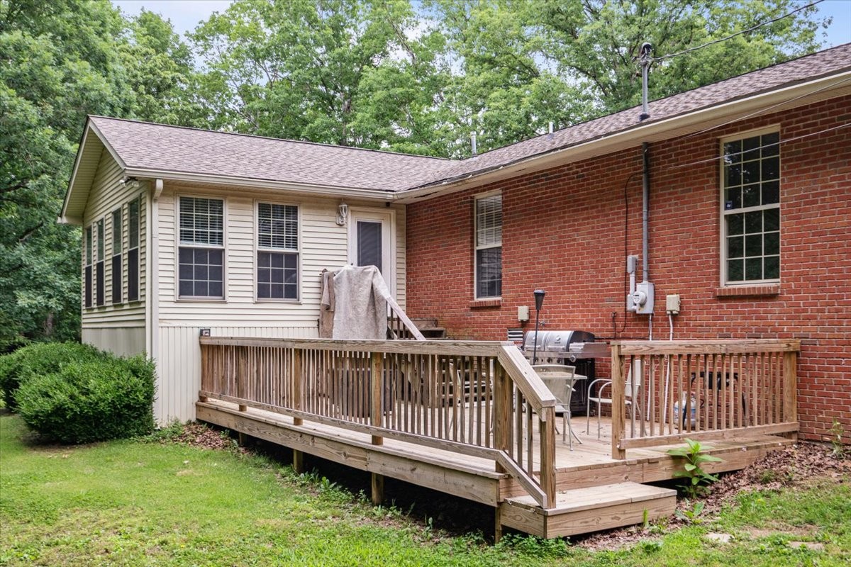 954 Dogwood Dr