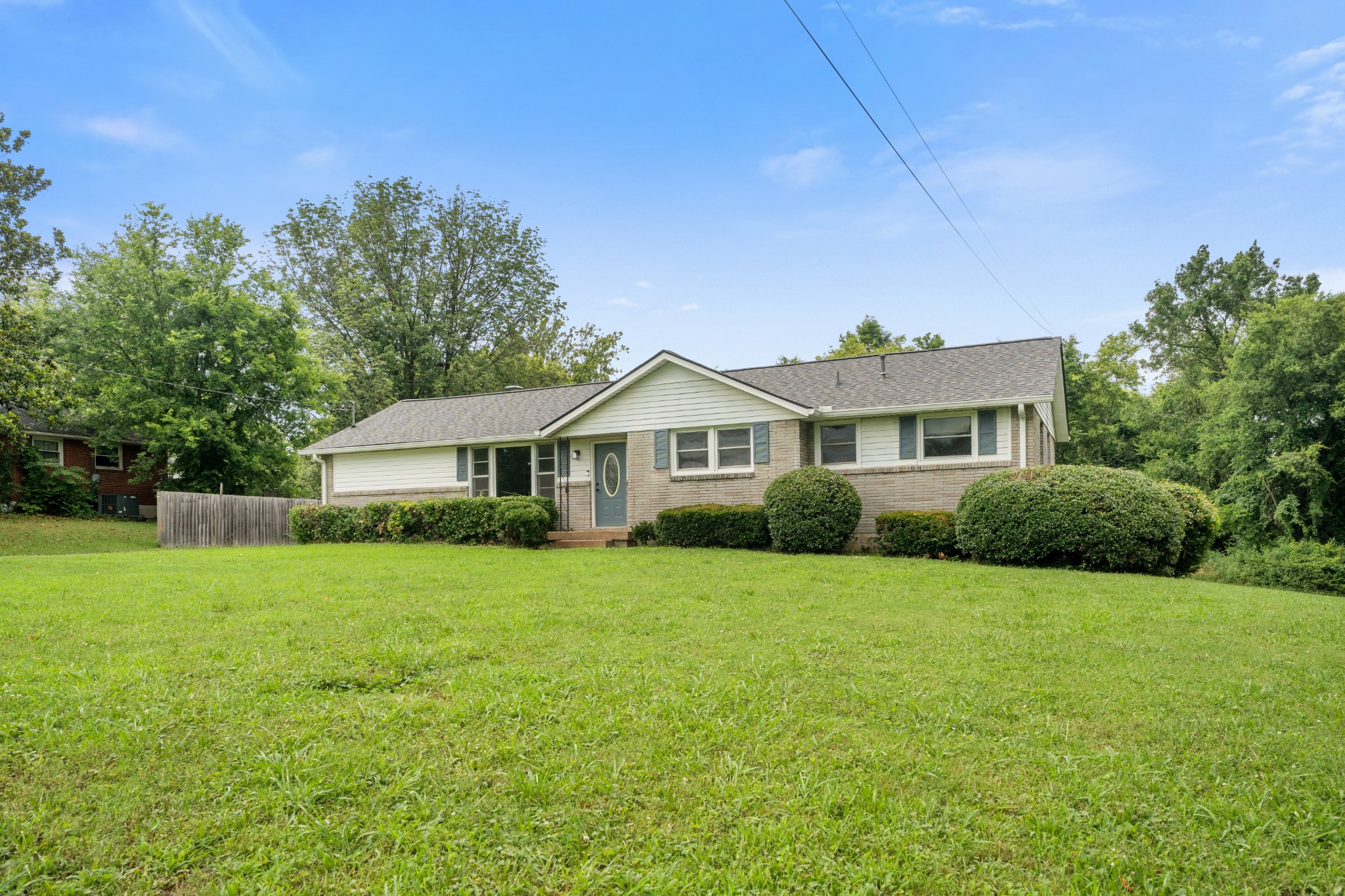 909 Woods Lake Dr