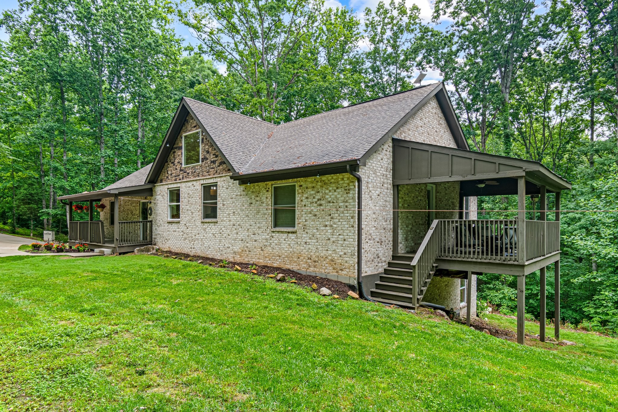 4545 Sears Rd