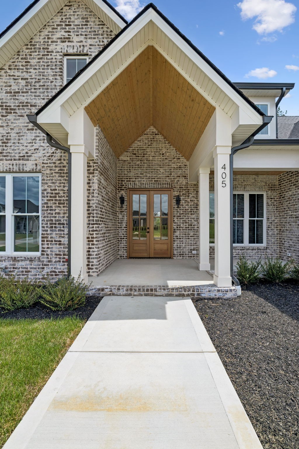 405 Chestnut Oak Ave