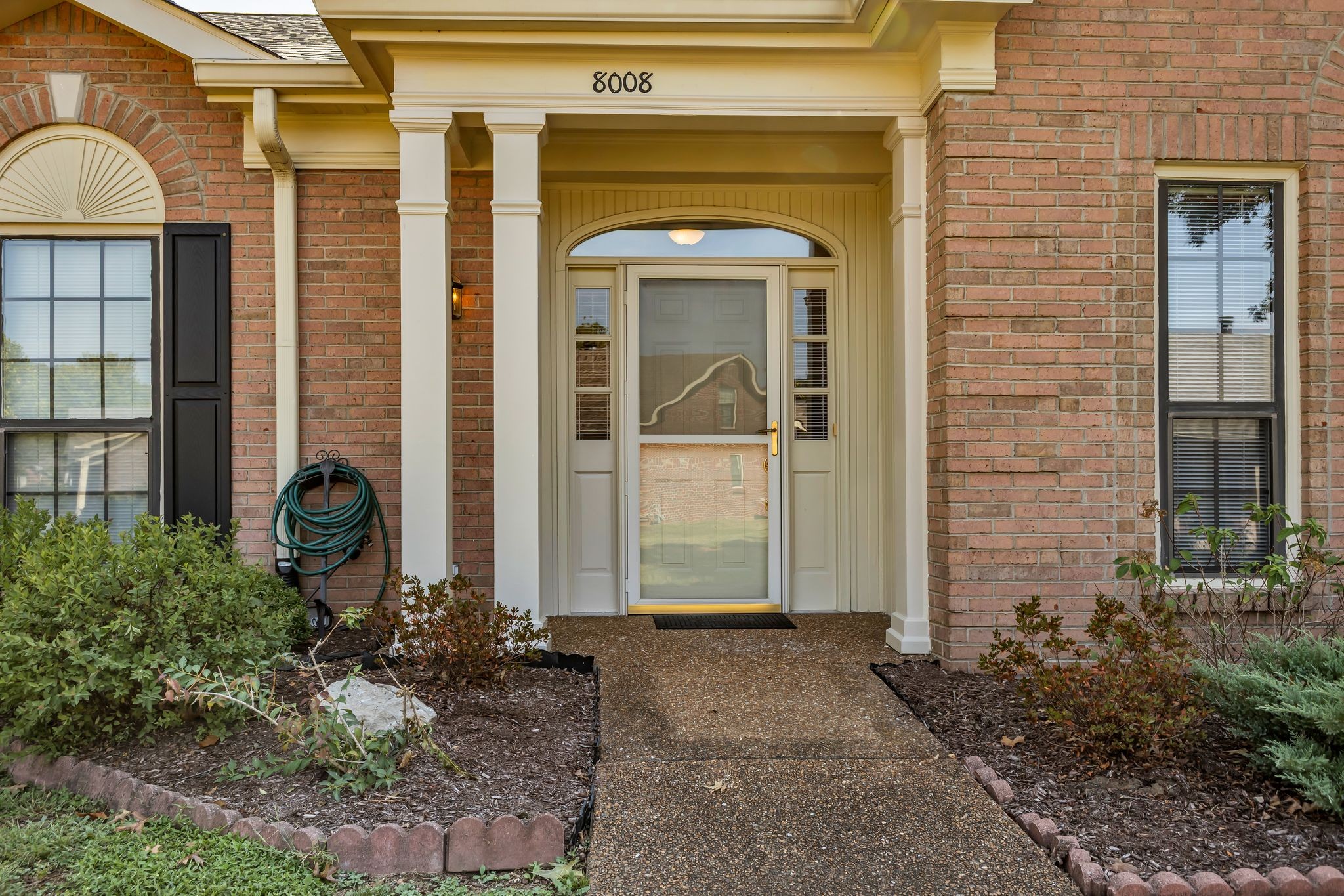 8008 Sunrise Cir