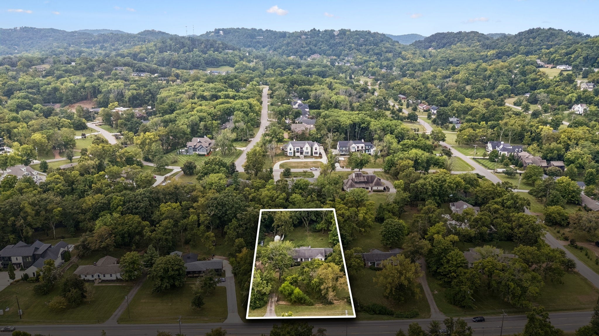 3-bed listing at 1511 Harding Pl, Nashville