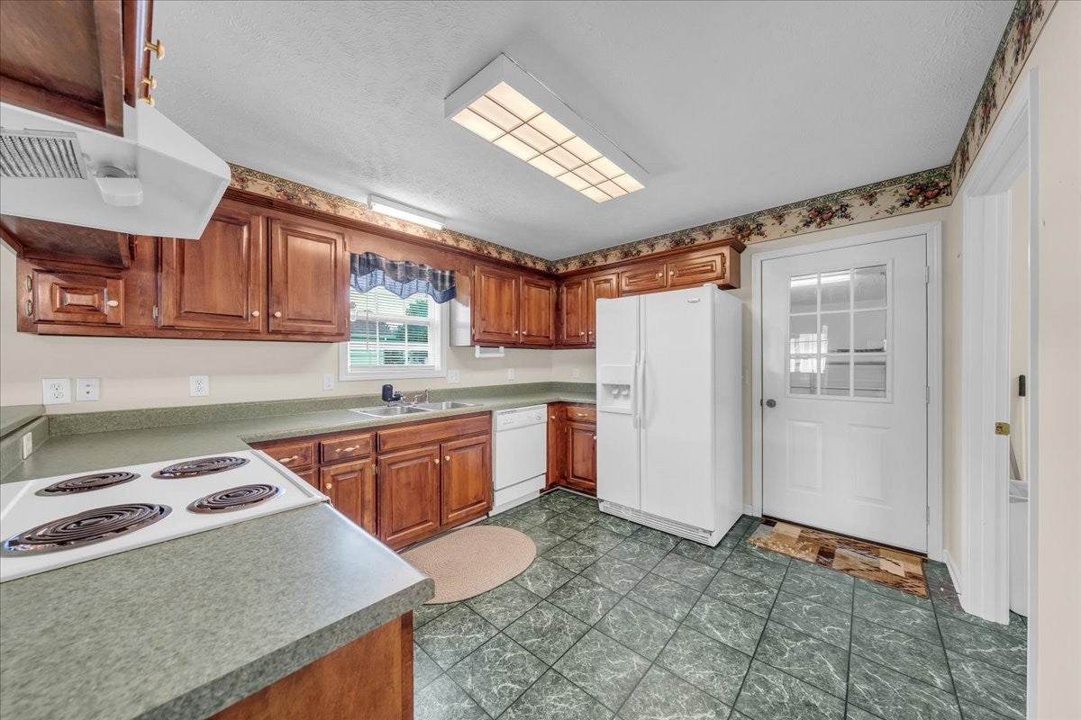 355 W Doak Rd