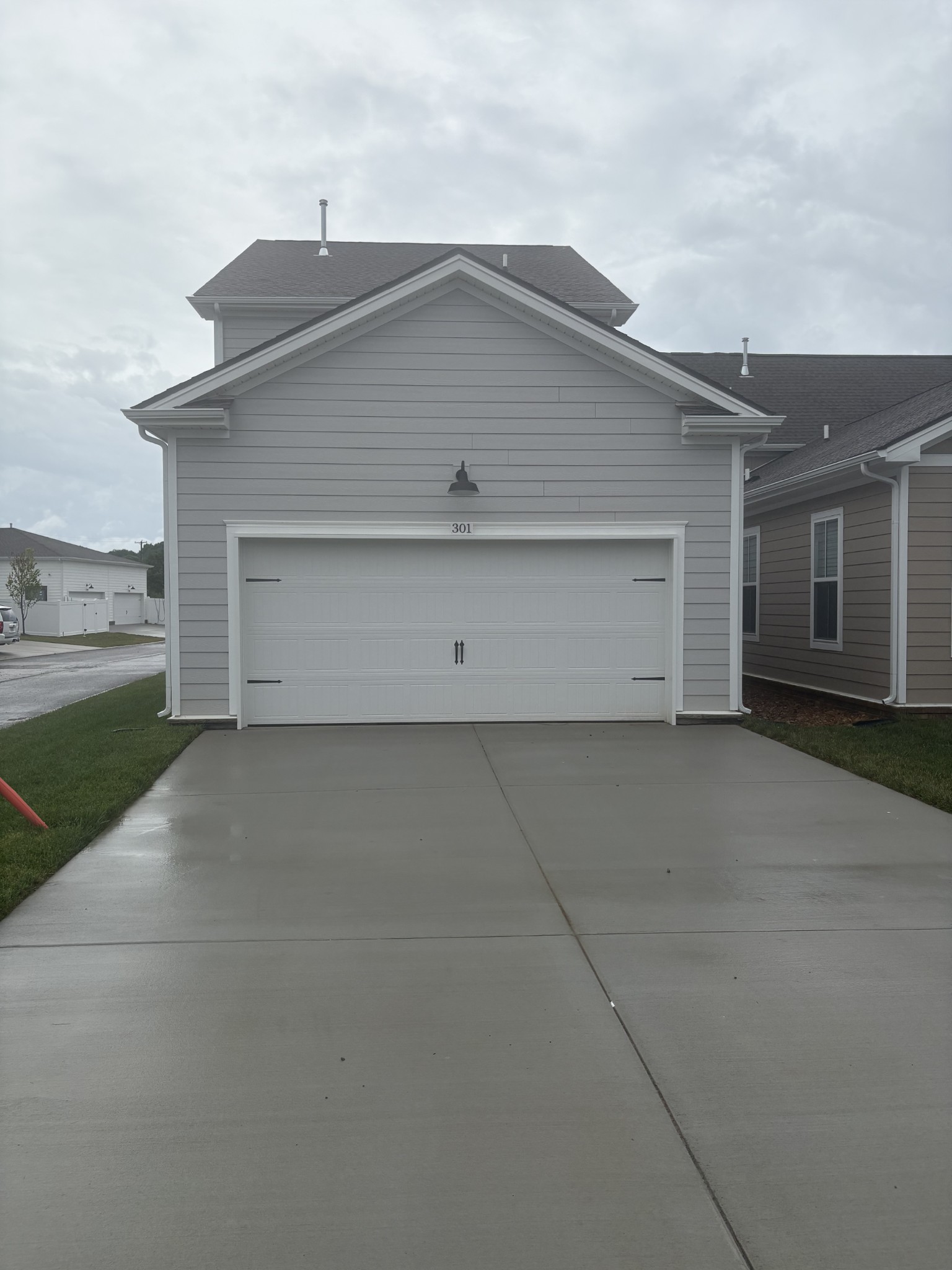 301 Caxton Aly