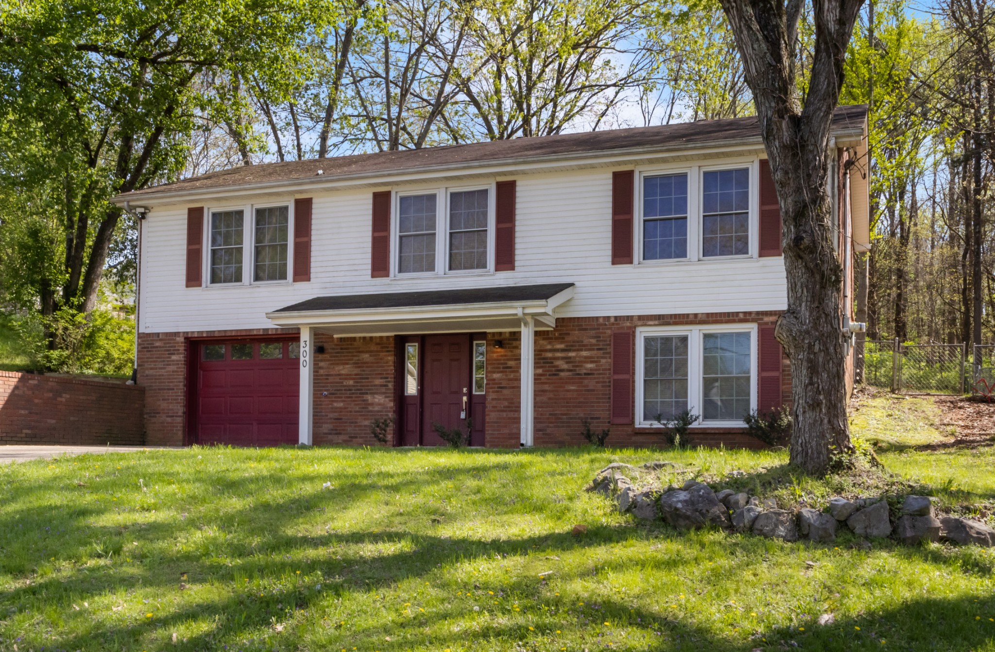 300 Grassland Dr