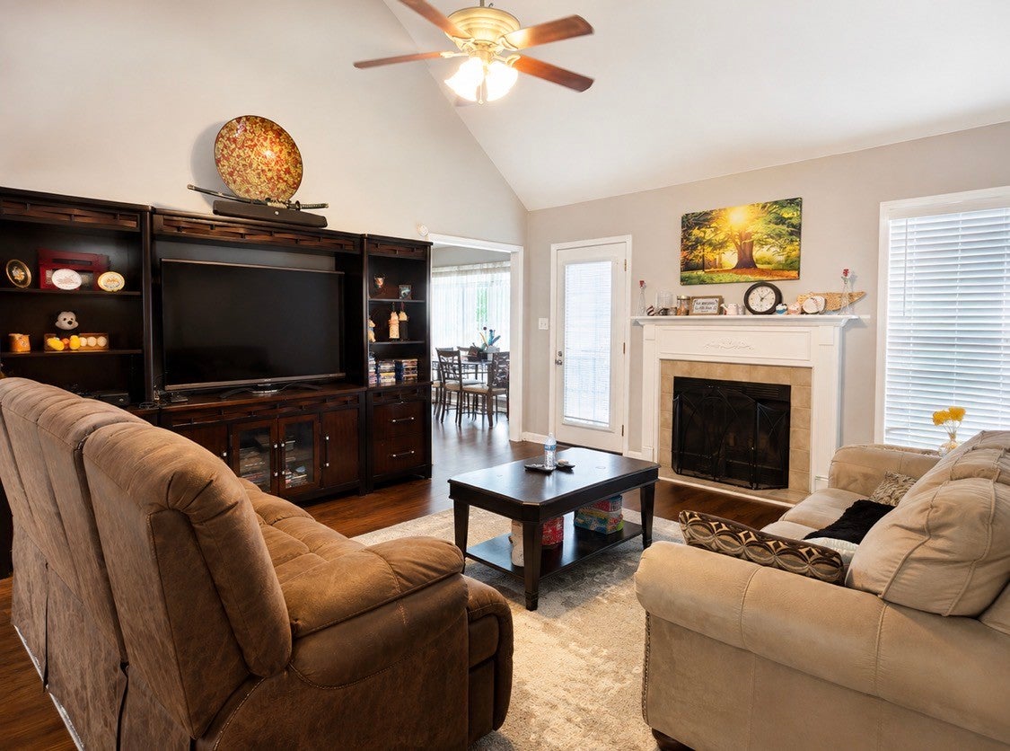 3883 Rhonda Ct