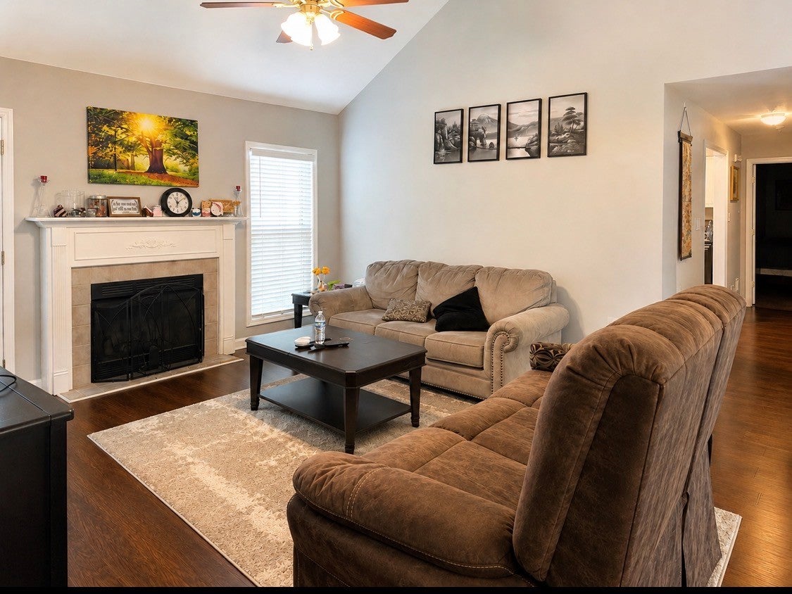 3883 Rhonda Ct