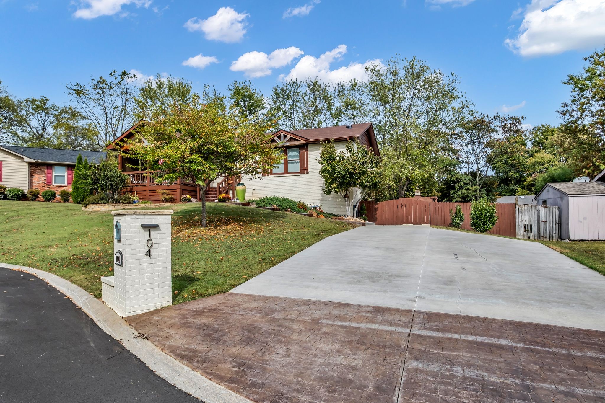 104 Valley View Ct