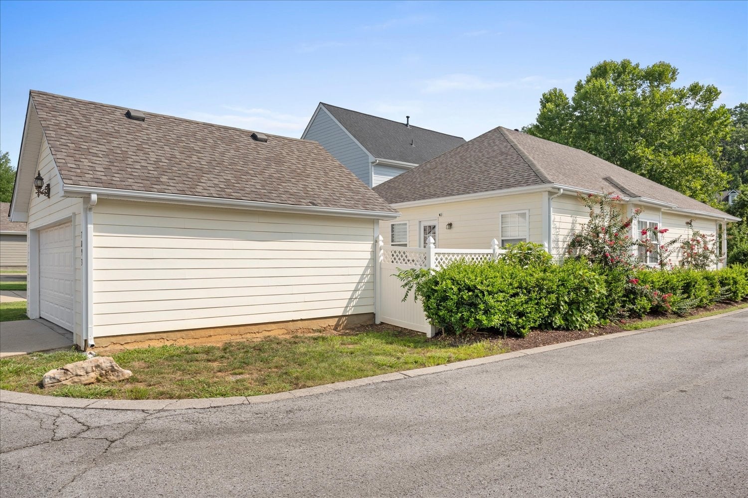 7093 Sunnywood Dr