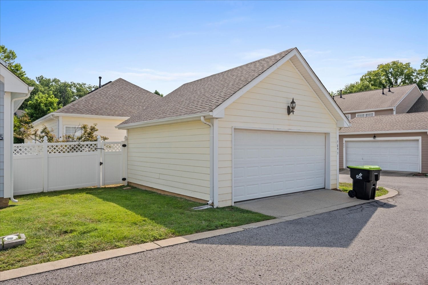 7093 Sunnywood Dr