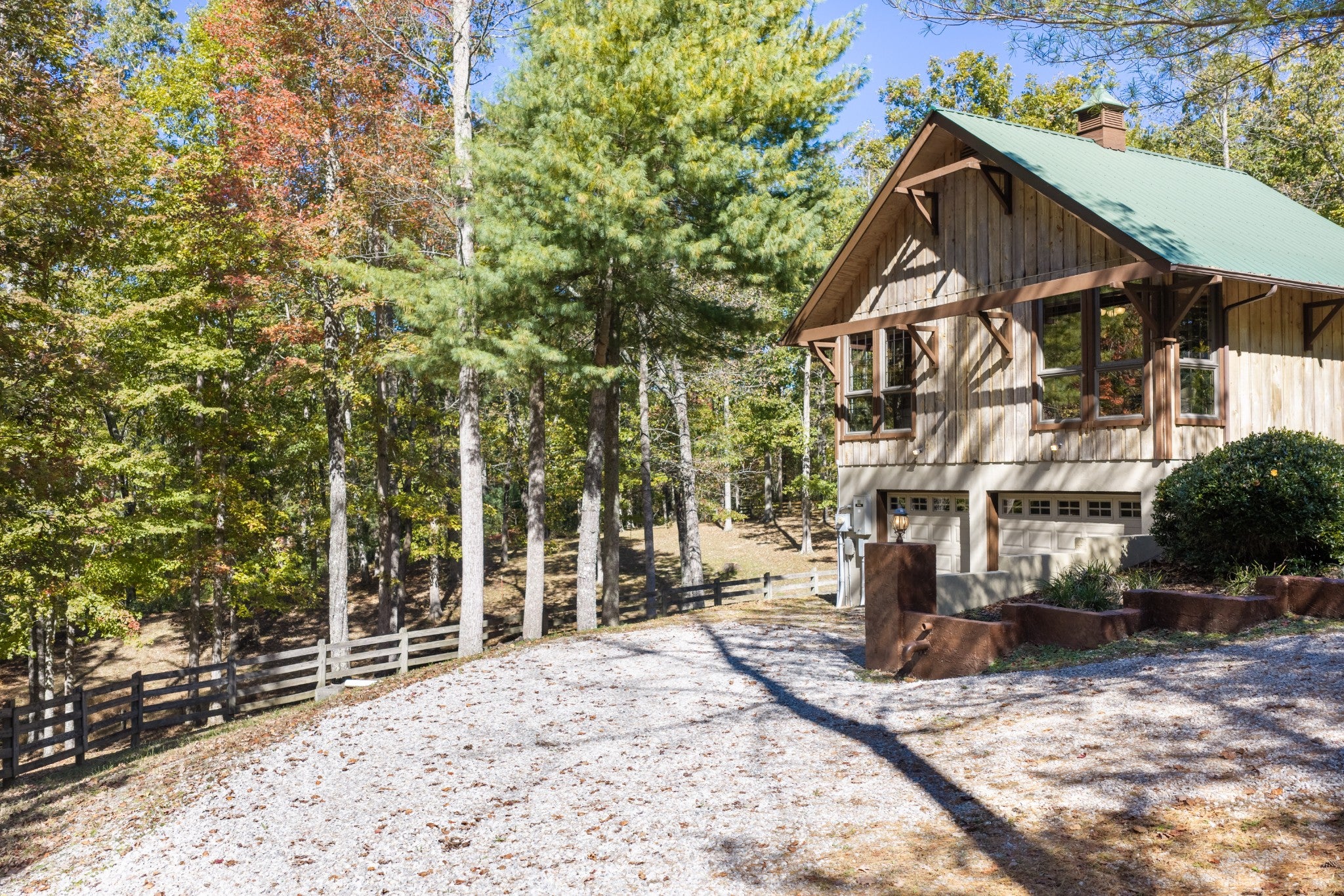 1151 Rockhouse Pass