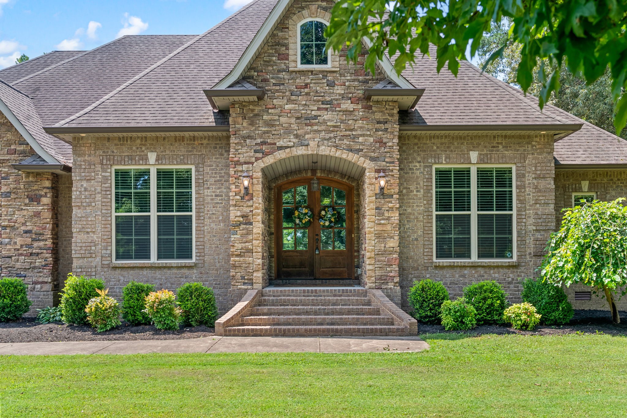 2976 Rossview Rd
