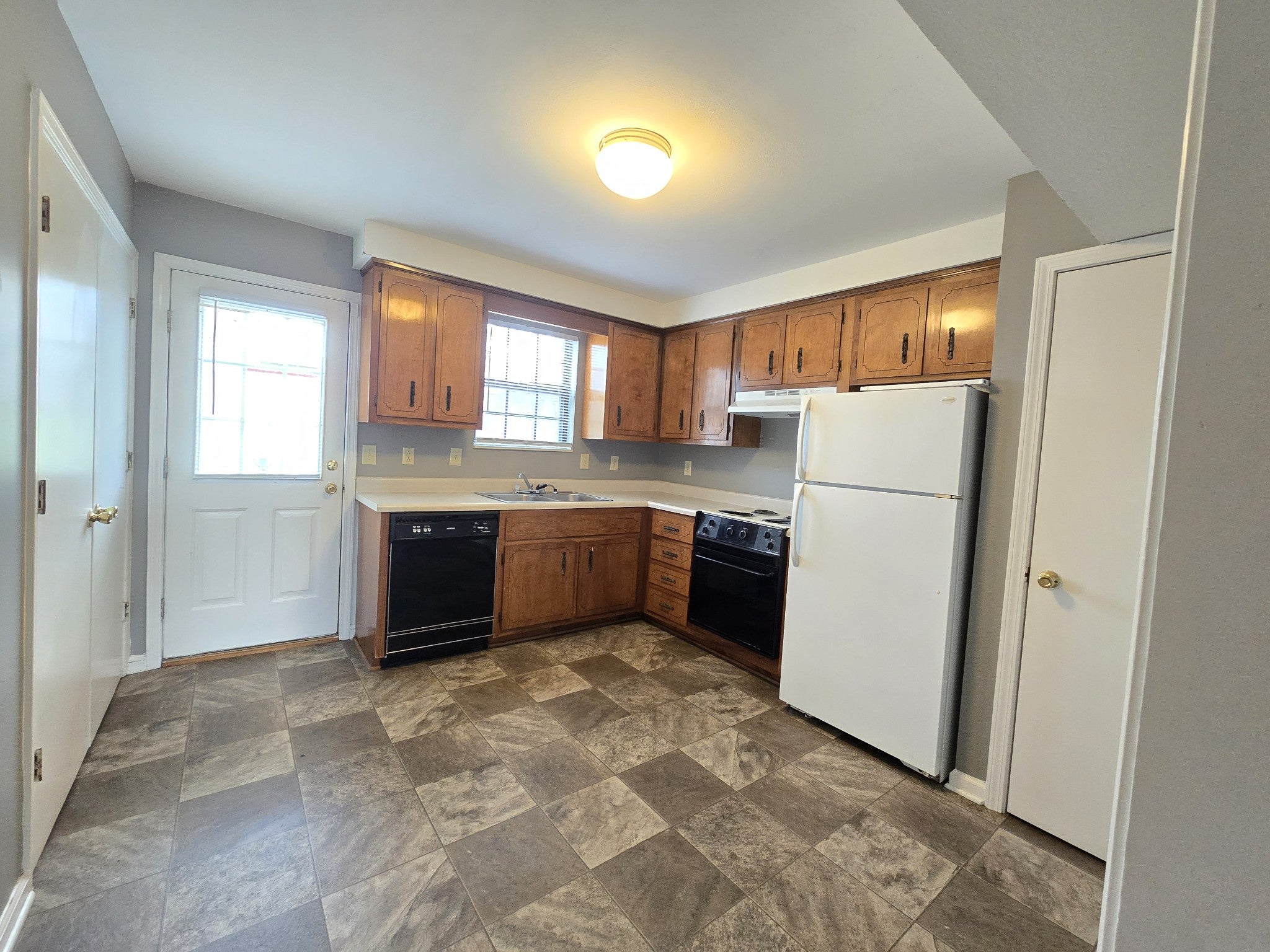 355 Peabody Drive 3