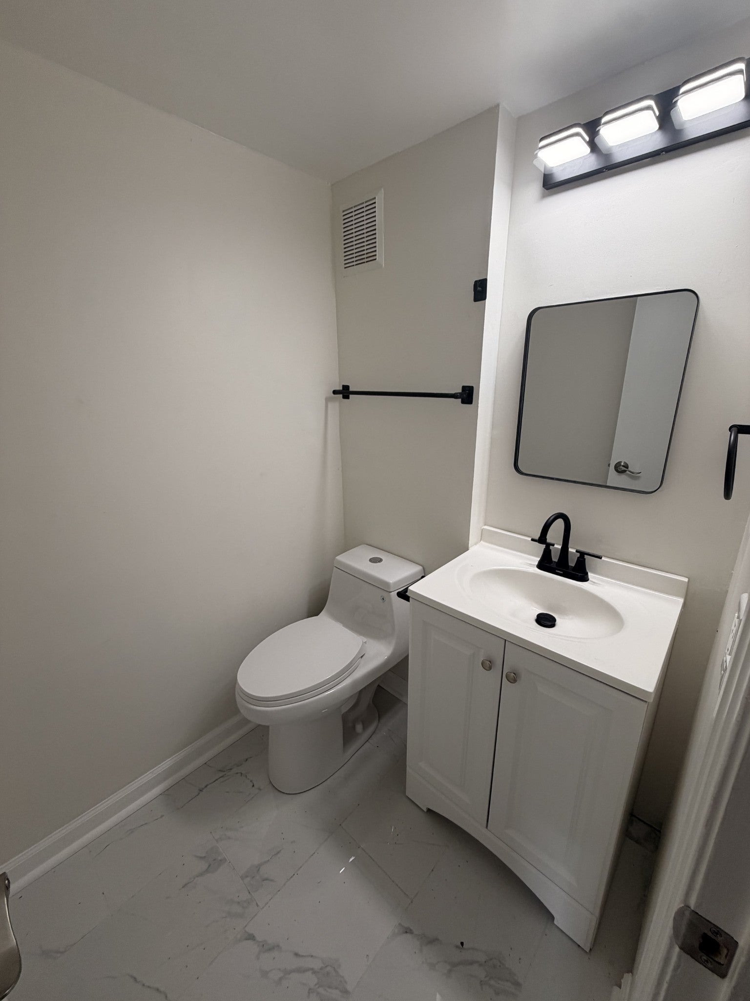 2-bed home for rent in Nashville, TN 37217, 4000 Anderson Rd 56 4000 Anderson Rd 56, Nashville TN 37217 2-bed home, photo 5 of 9
