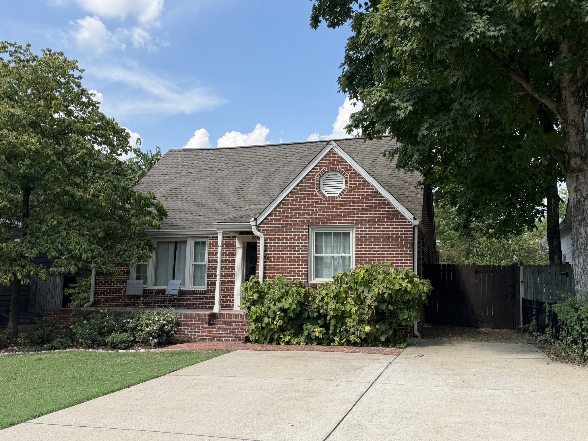 2602 W Linden Ave