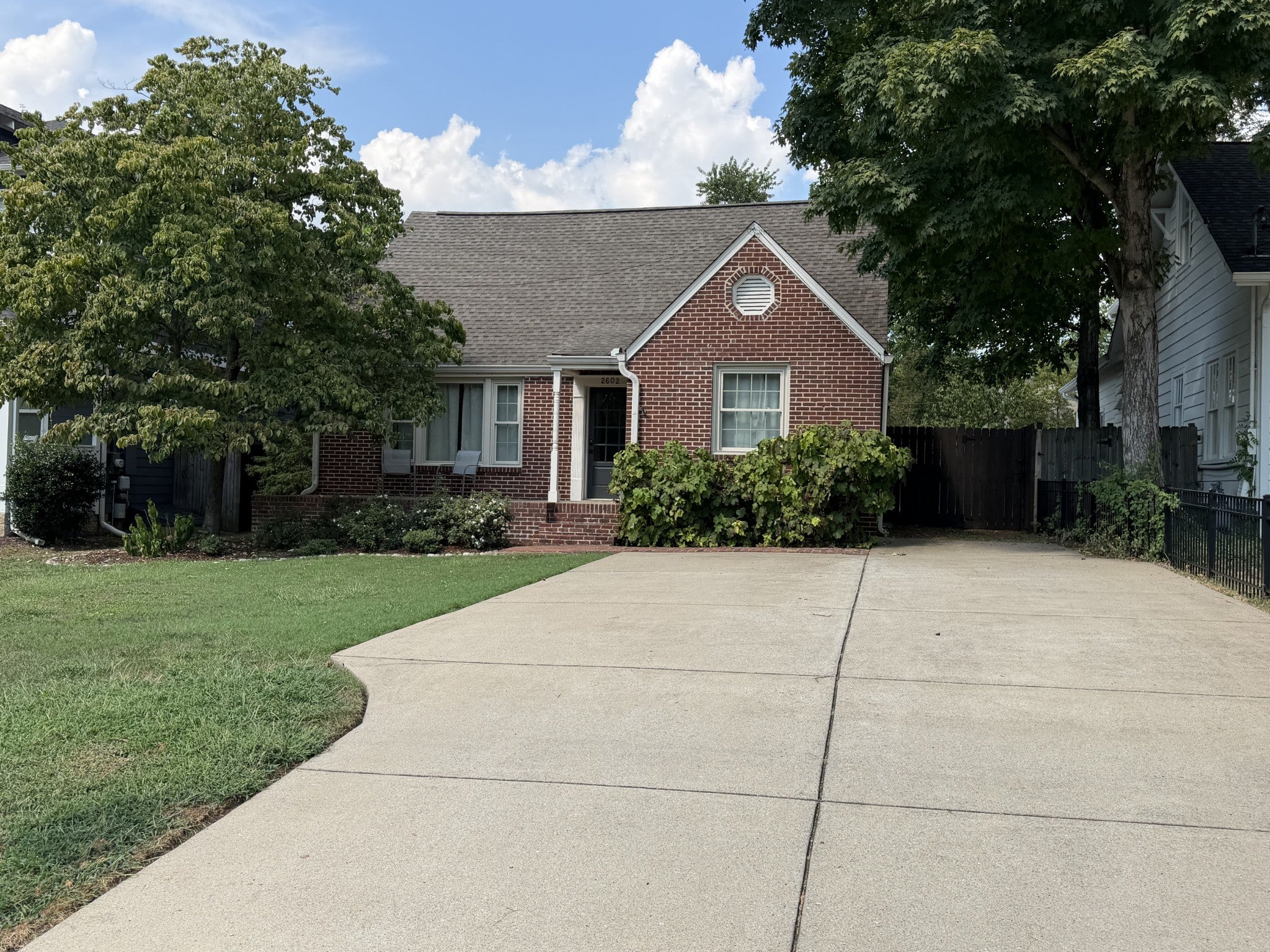 2602 W Linden Ave