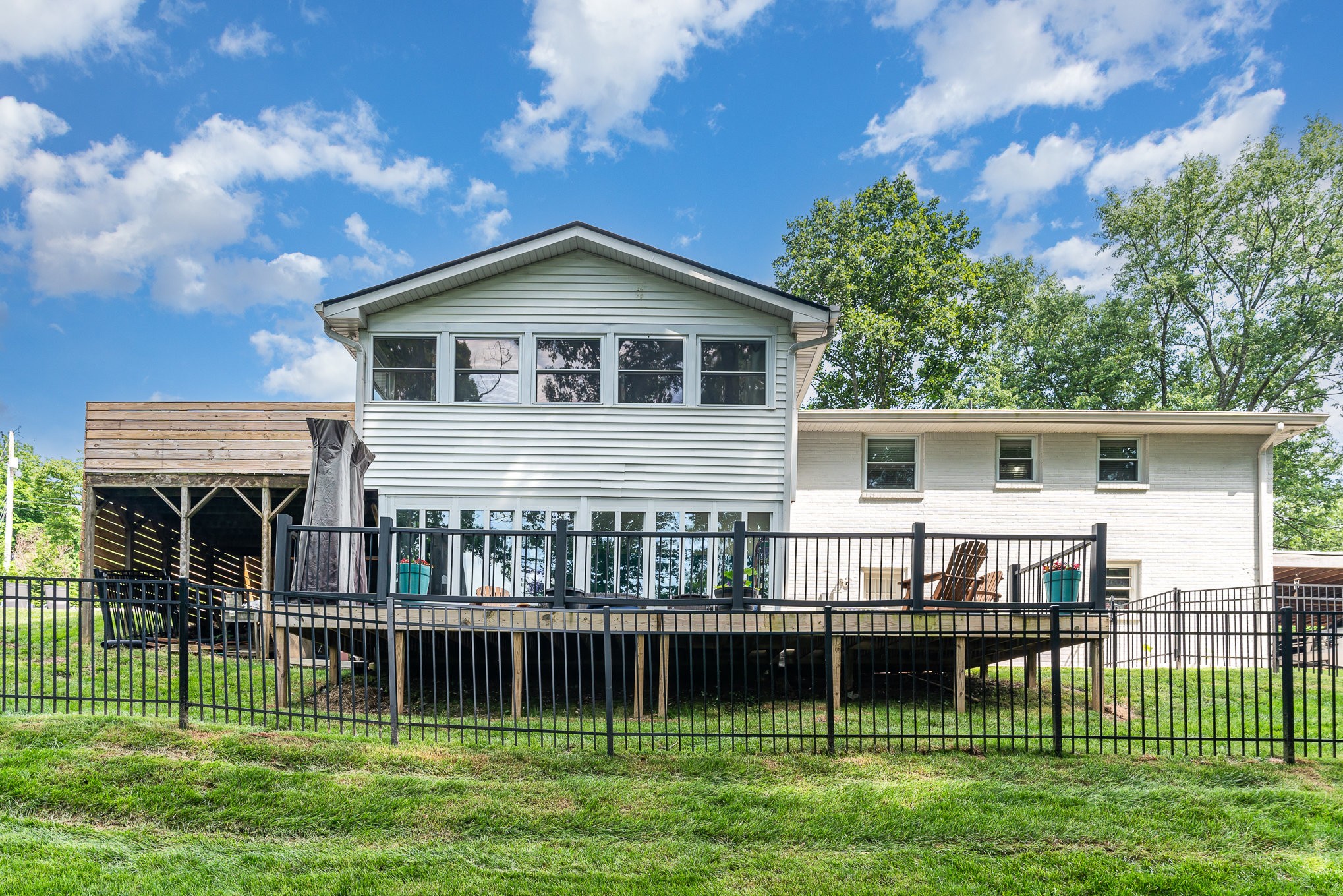 247 High Cliff Dr