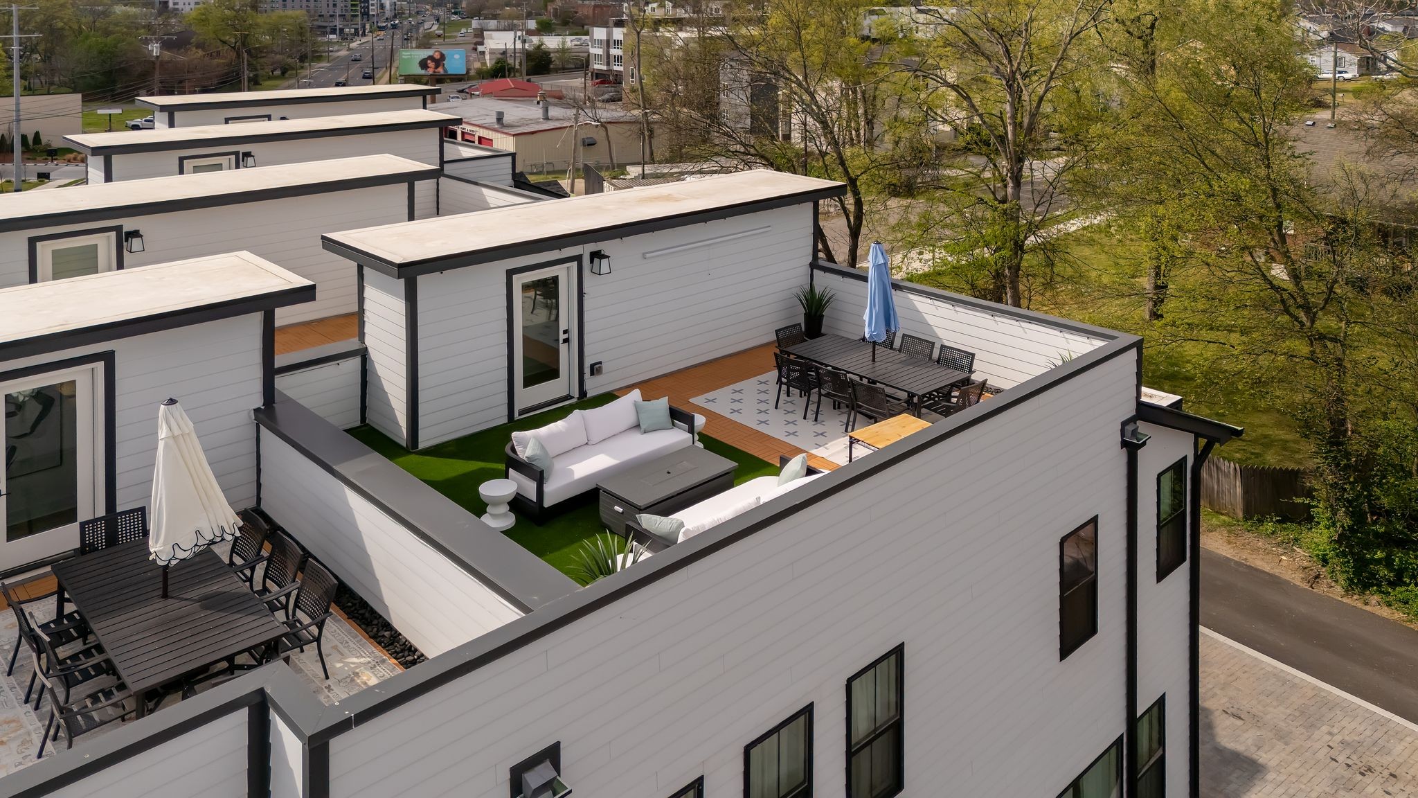 2206 Clarksville Pike