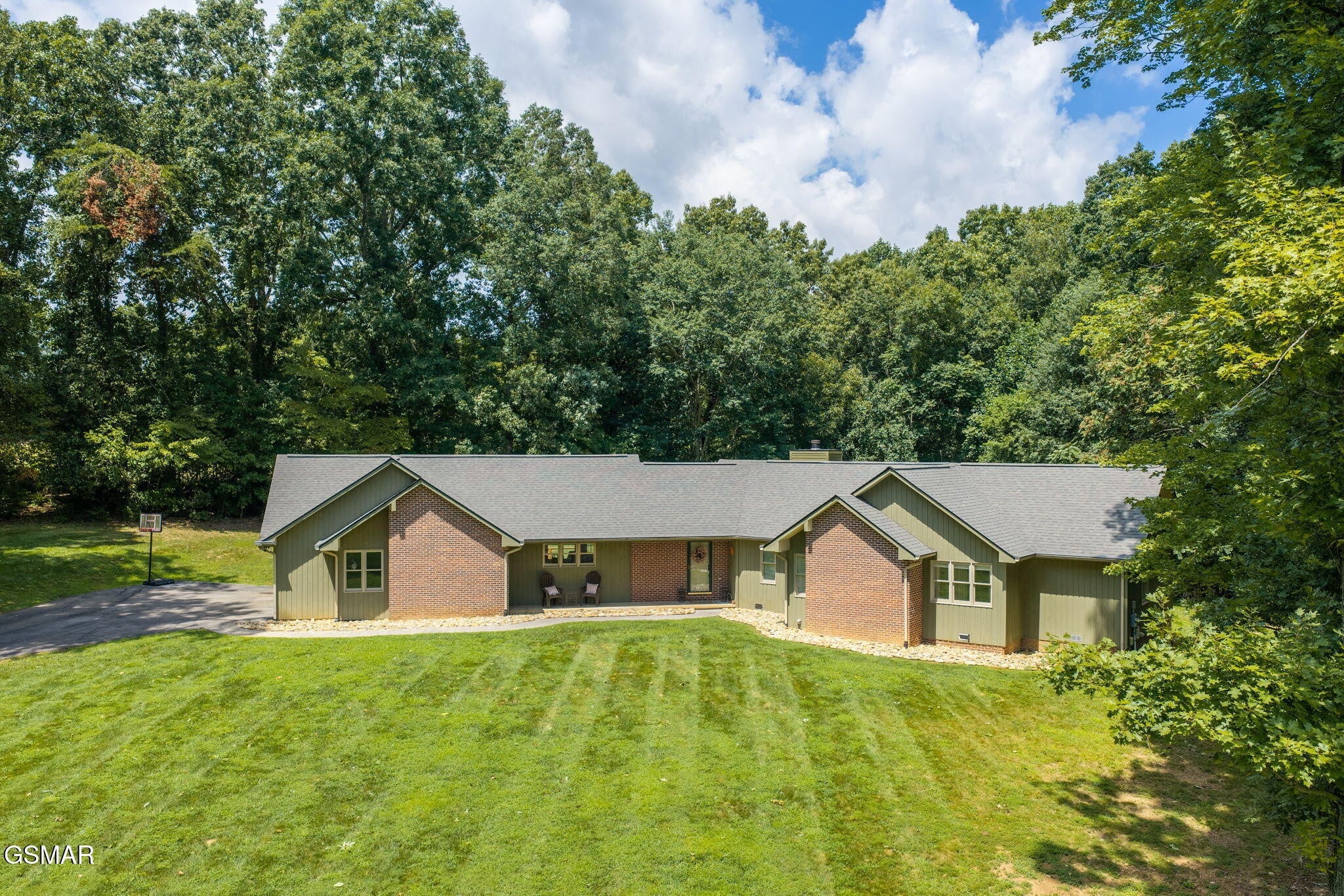 2082 Ridgewood Drive