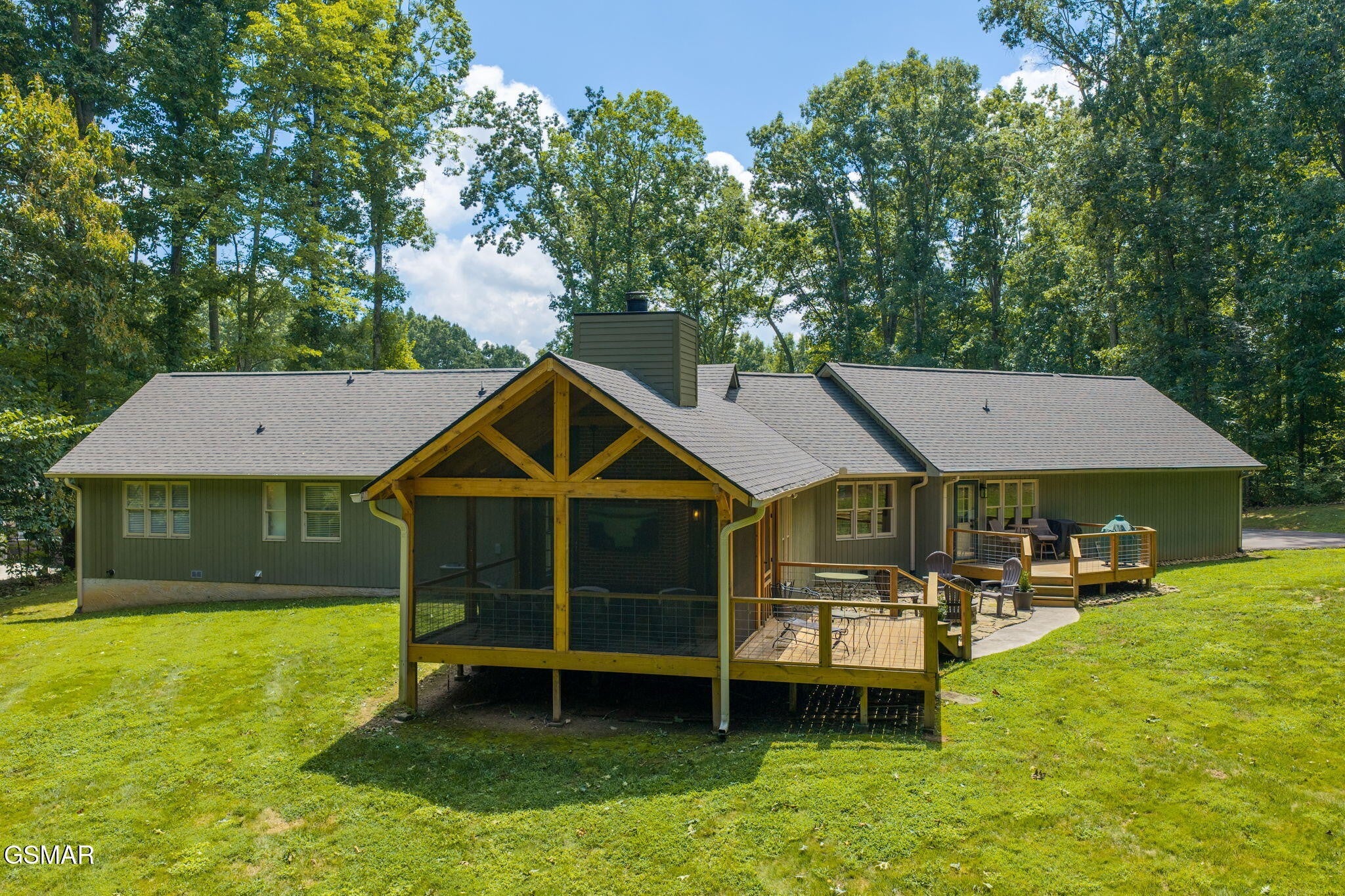 2082 Ridgewood Drive