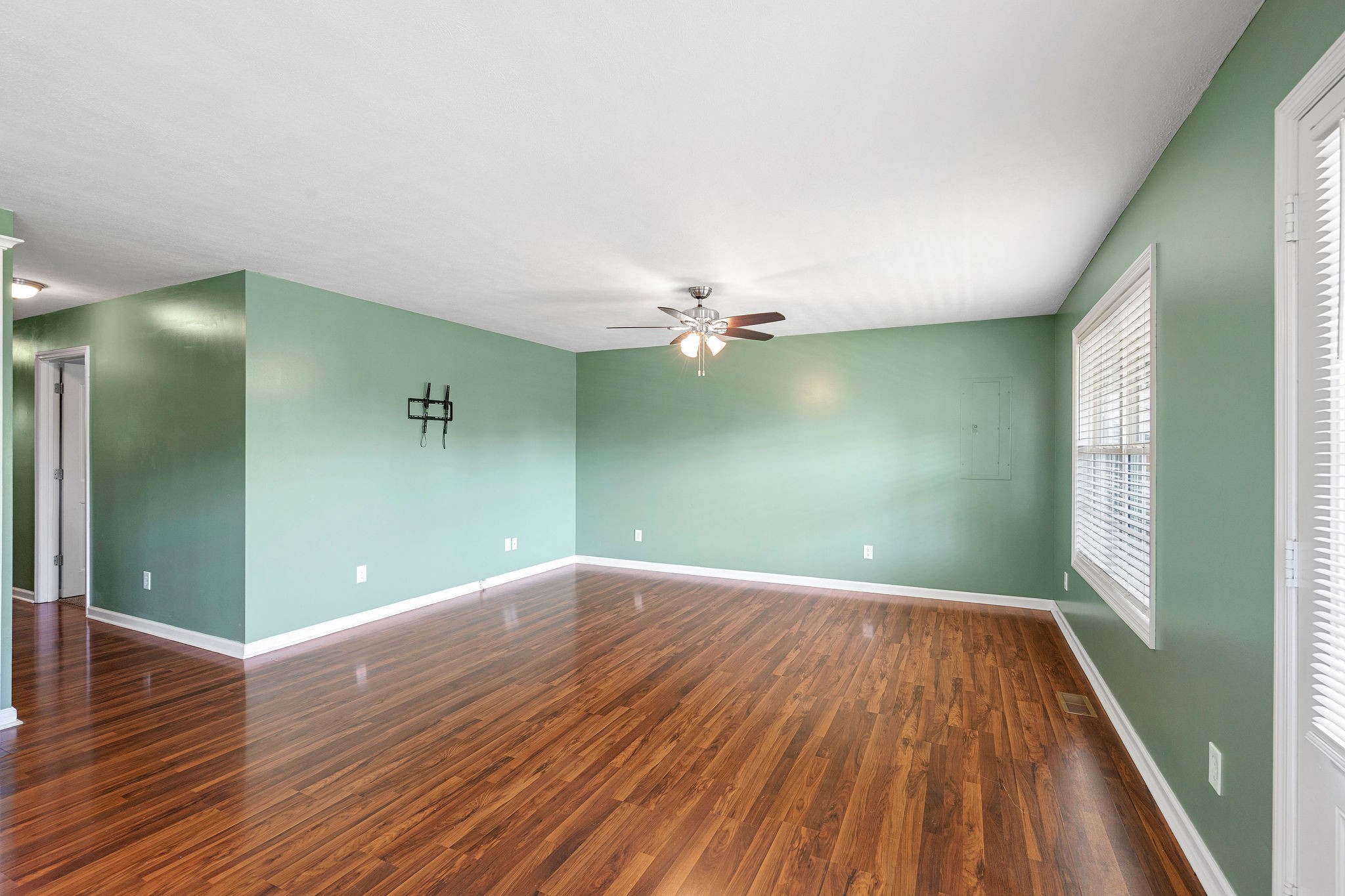 1529 Joanne Cir