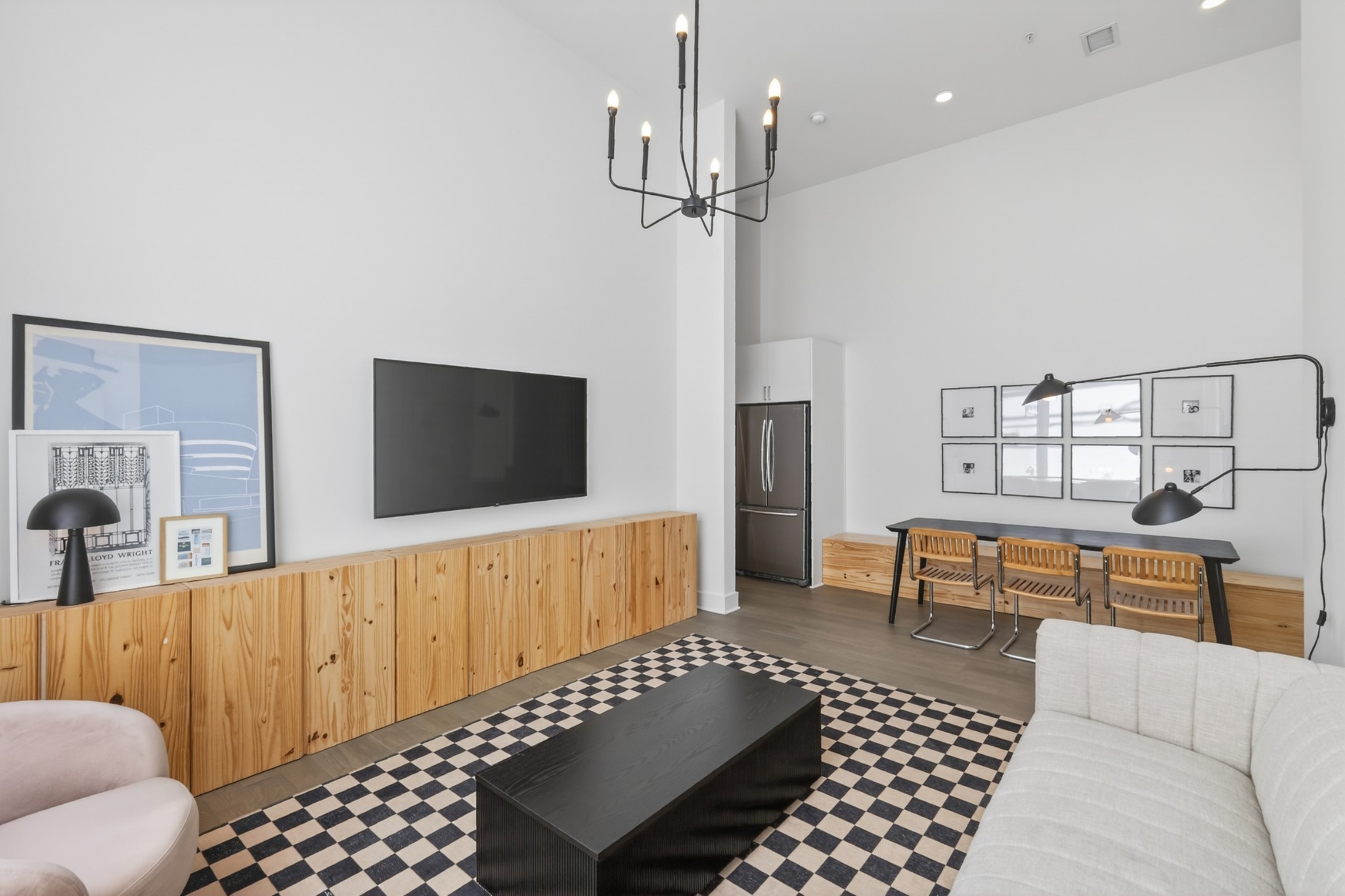 1041 E Trinity Ln 116