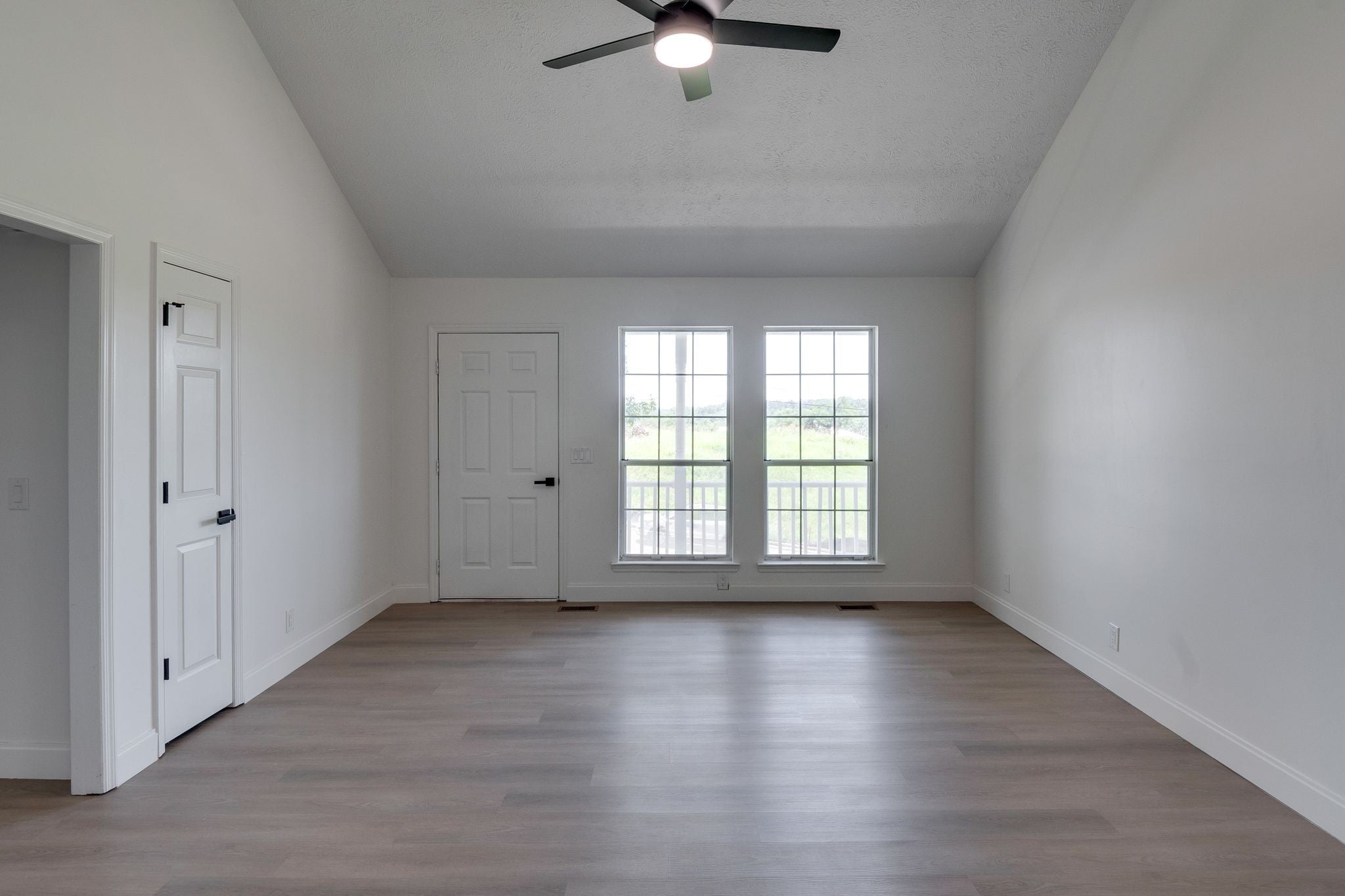 3-bed home sold in Antioch, TN 37013, 870 Reeves Rd 870 Reeves Rd, Antioch TN 37013 3-bed home, photo 3 of 33