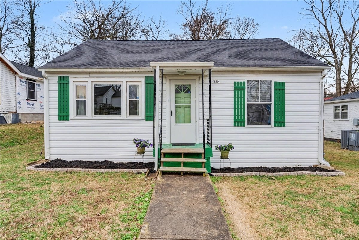1226 Cedar St
