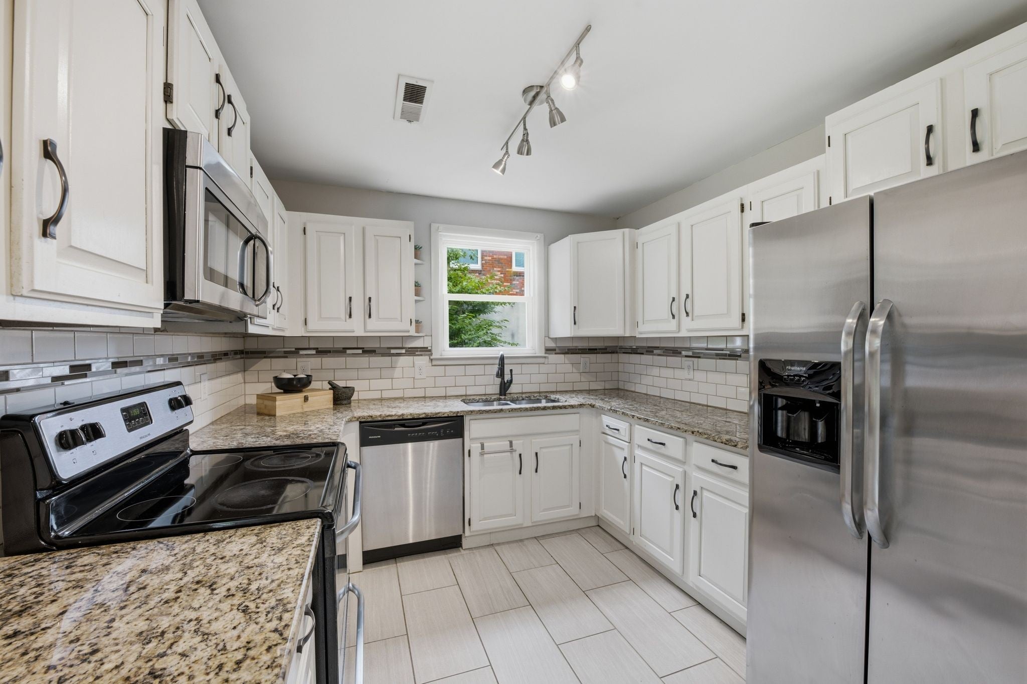 4-bed home for sale in Nashville, TN 37211, 221 Wallace Rd 221 Wallace Rd, Nashville TN 37211 4-bed home, photo 3 of 20