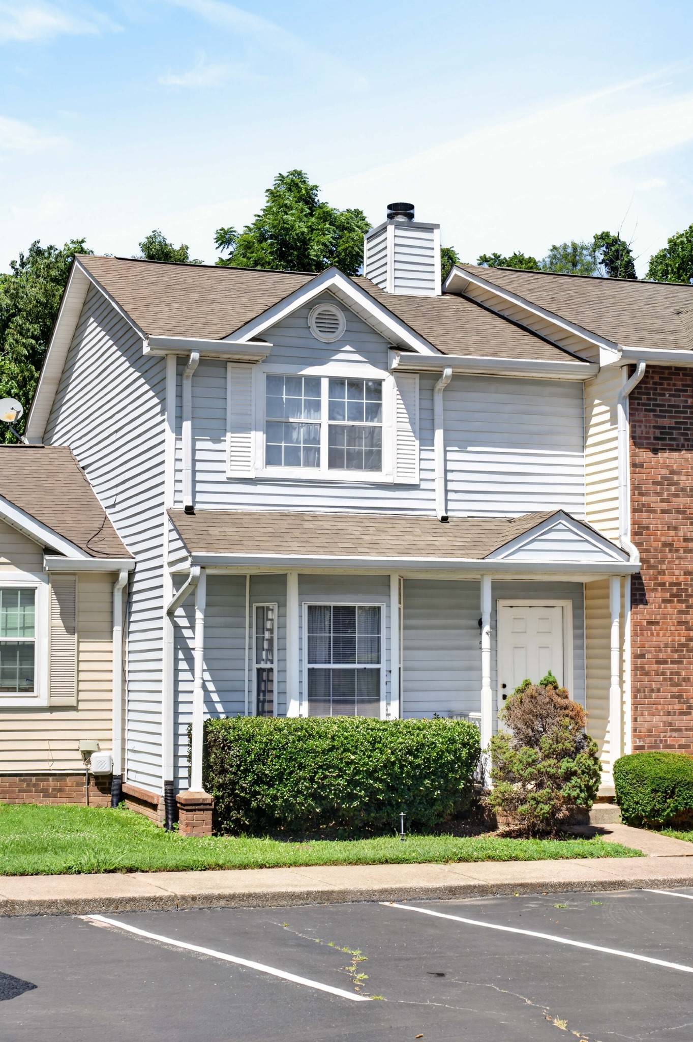 Photo 1 of 32 — 5 Rolling Meadows Dr, Goodlettsville, TN 37072