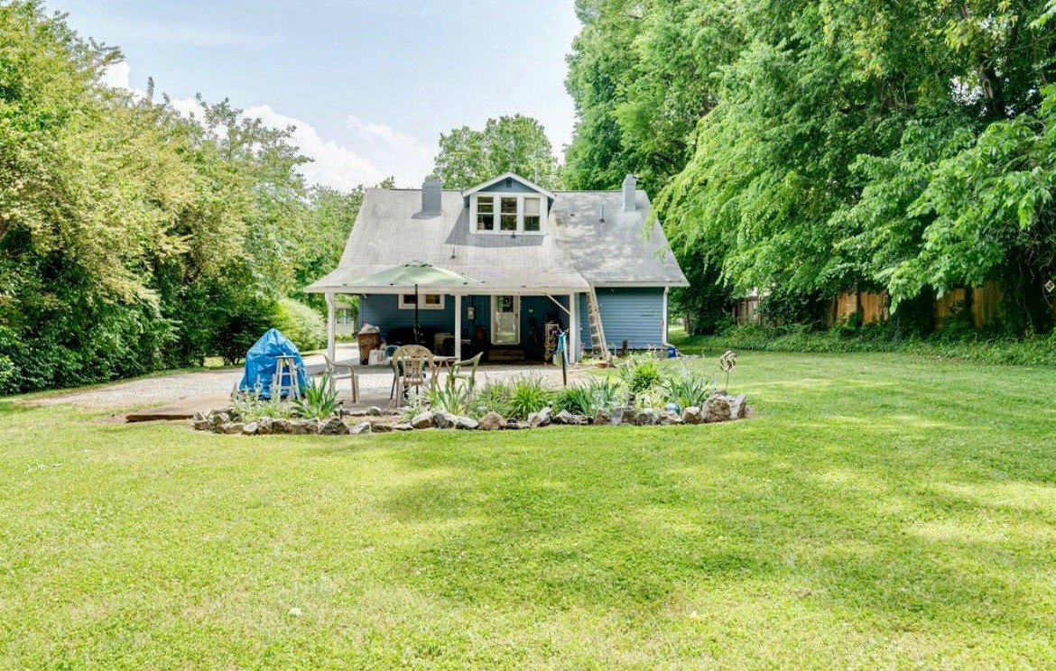 304 Elberta St