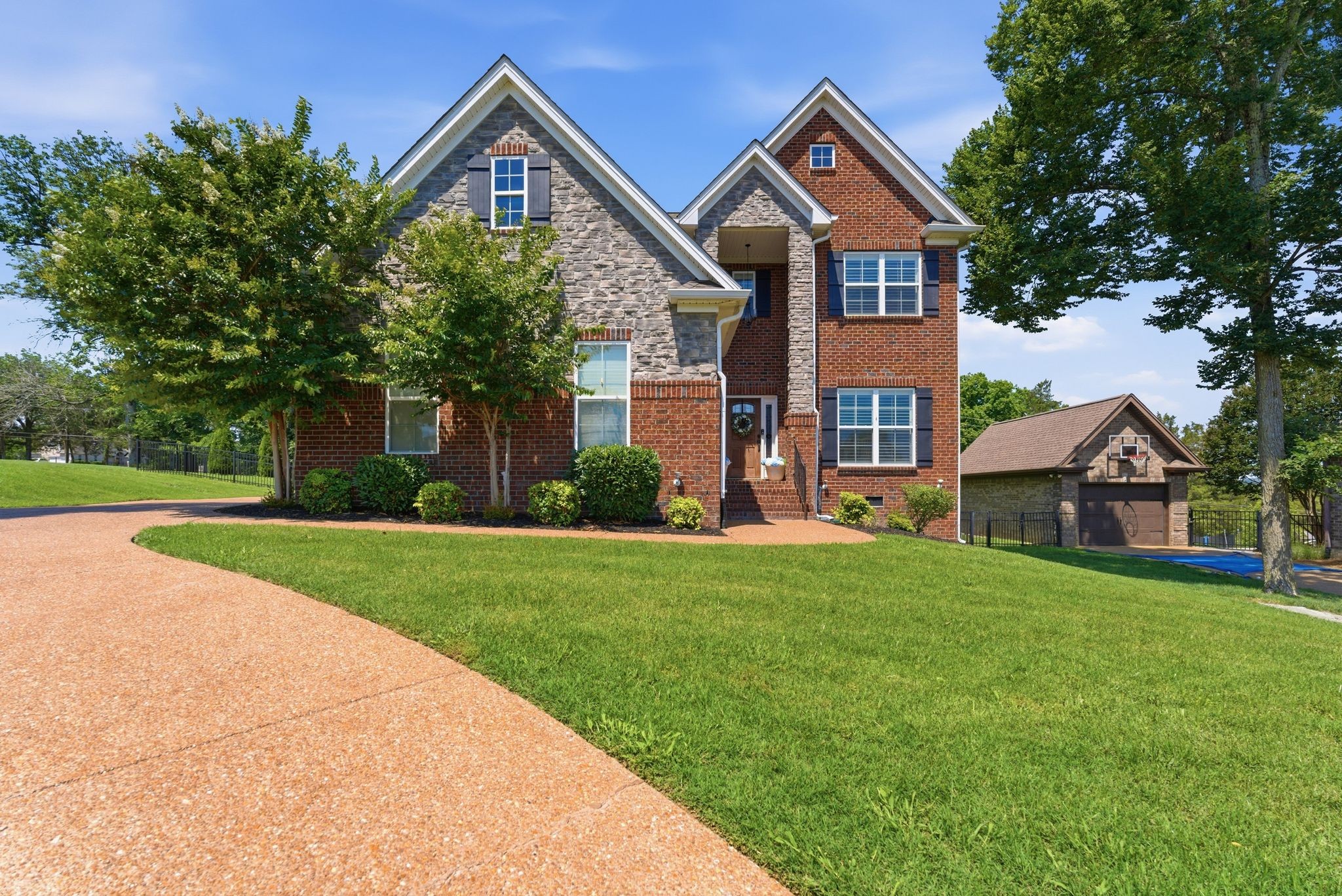 127 Waters Hill Cir