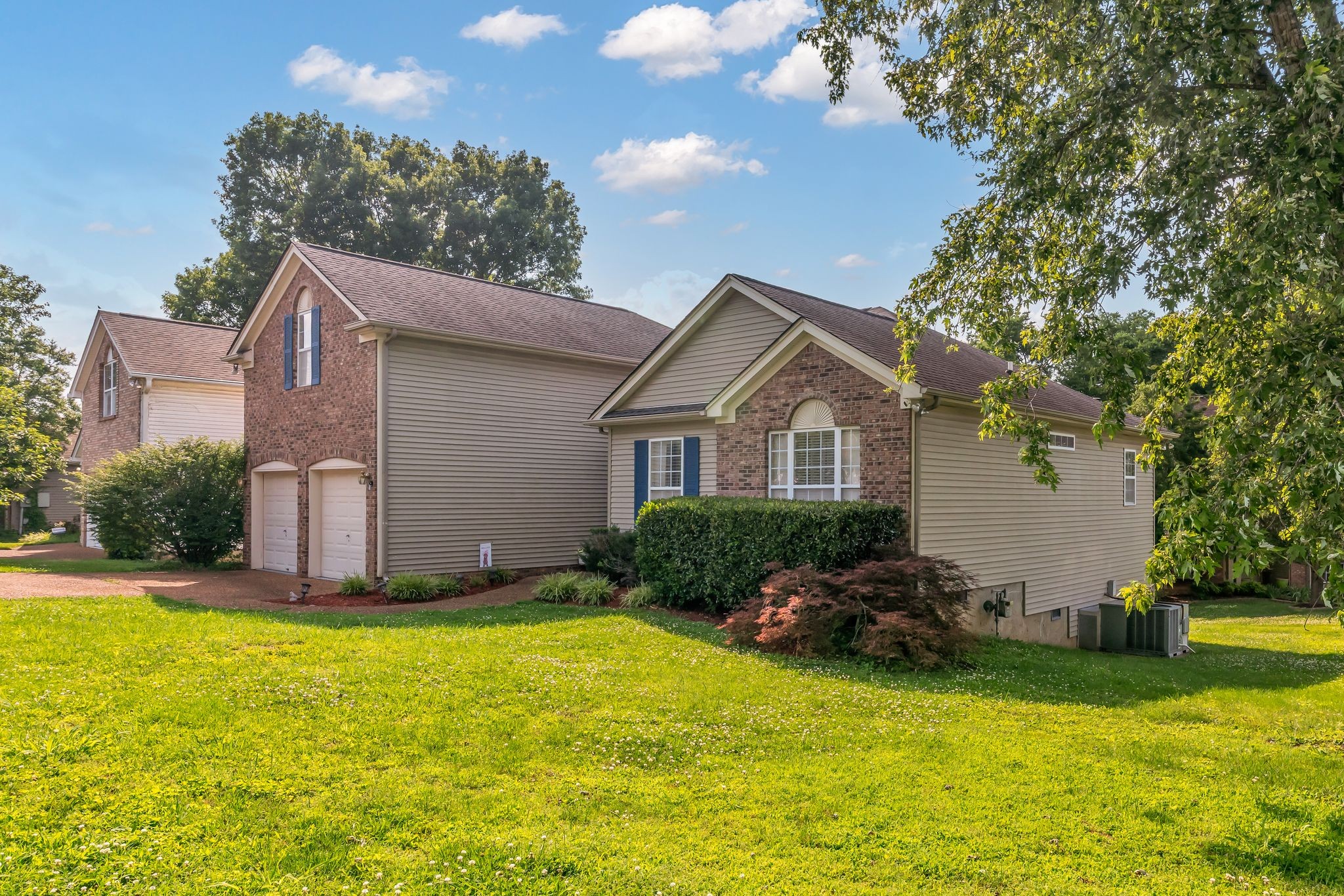 908 Waynewood Ln