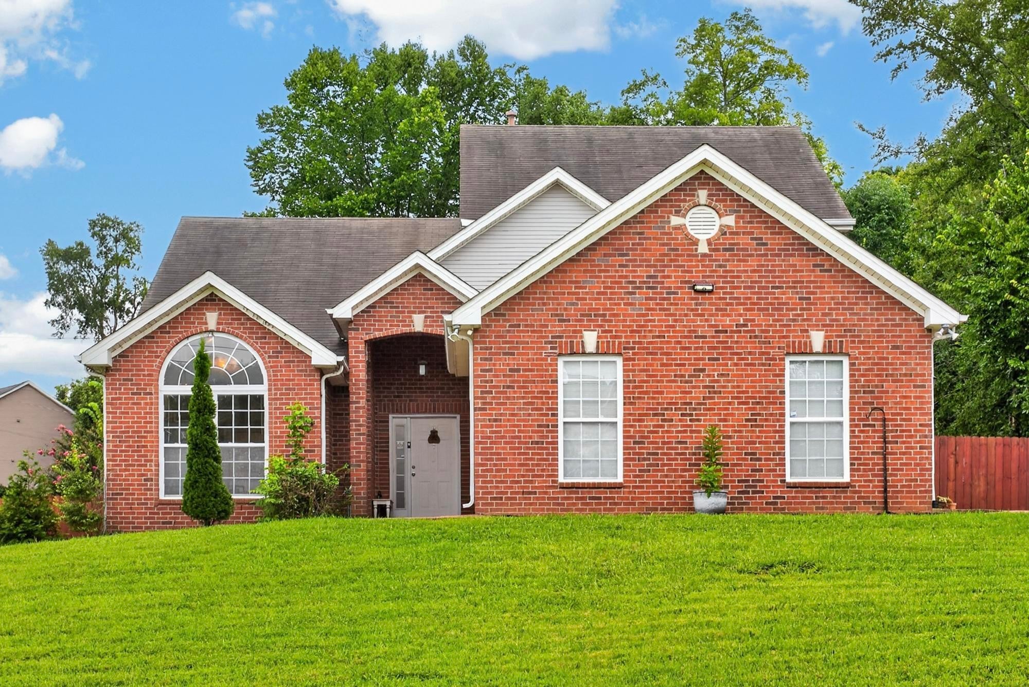 4-bed home for sale in Nolensville, TN 37135, 101 Wiggins Ct 101 Wiggins Ct, Nolensville TN 37135 4-bed home, photo 2 of 45