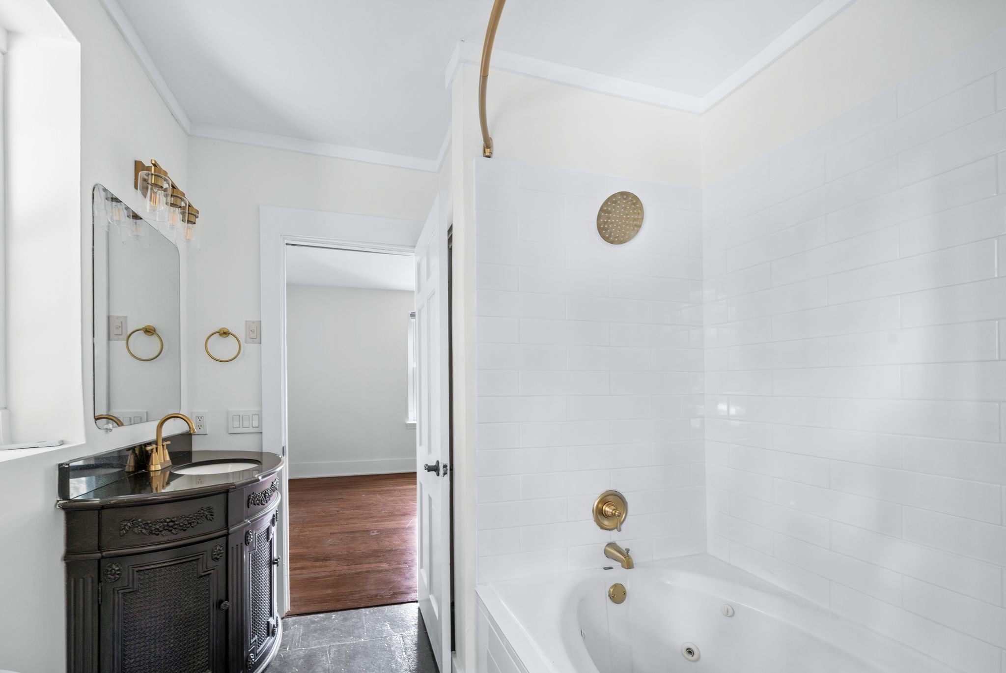 Nashville, Tennessee 37204, United States, 3 Bedrooms Bedrooms, ,2 BathroomsBathrooms,Residential,Active,201102