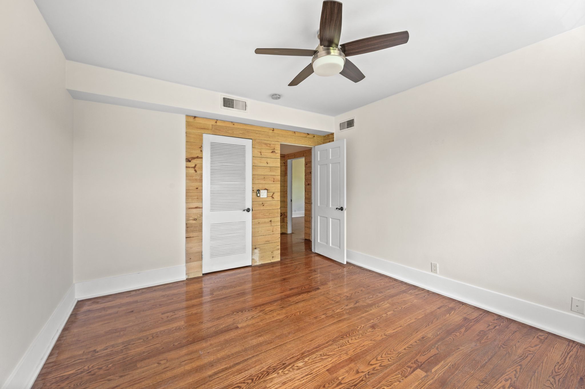 Nashville, Tennessee 37204, United States, 3 Bedrooms Bedrooms, ,2 BathroomsBathrooms,Residential,Active,201102