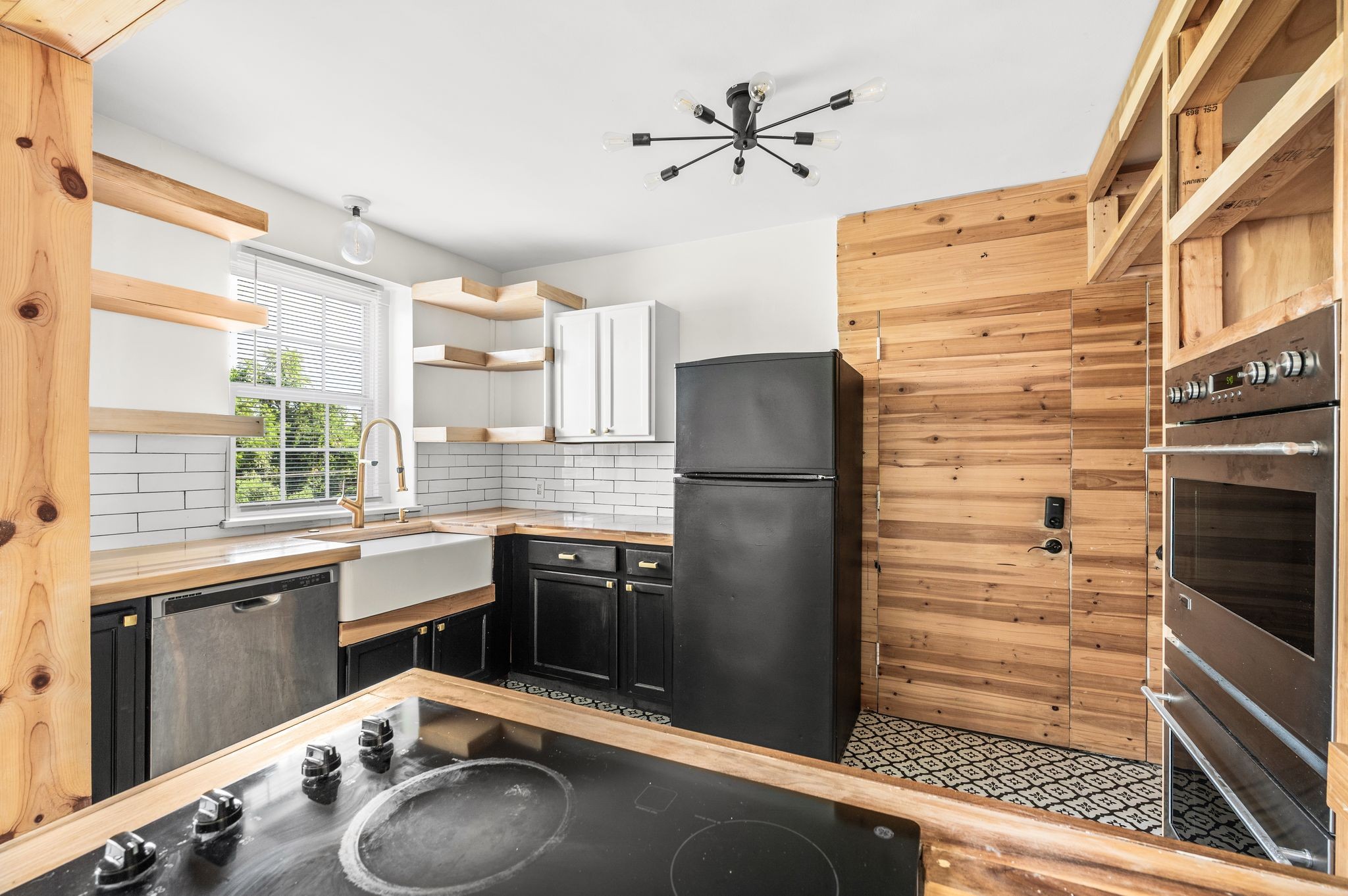 Nashville, Tennessee 37204, United States, 3 Bedrooms Bedrooms, ,2 BathroomsBathrooms,Residential,Active,201102