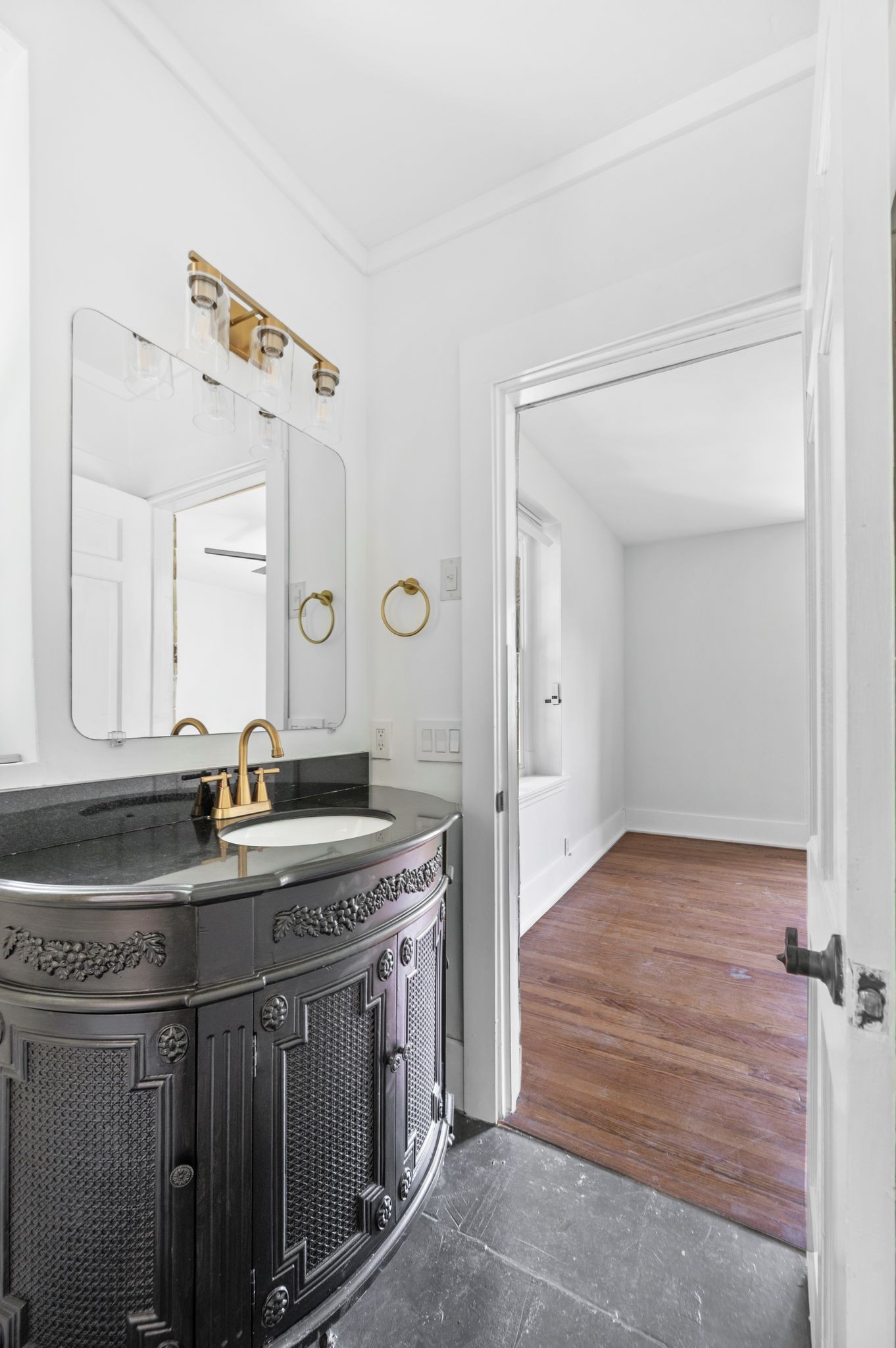 Nashville, Tennessee 37204, United States, 3 Bedrooms Bedrooms, ,2 BathroomsBathrooms,Residential,Active,201102