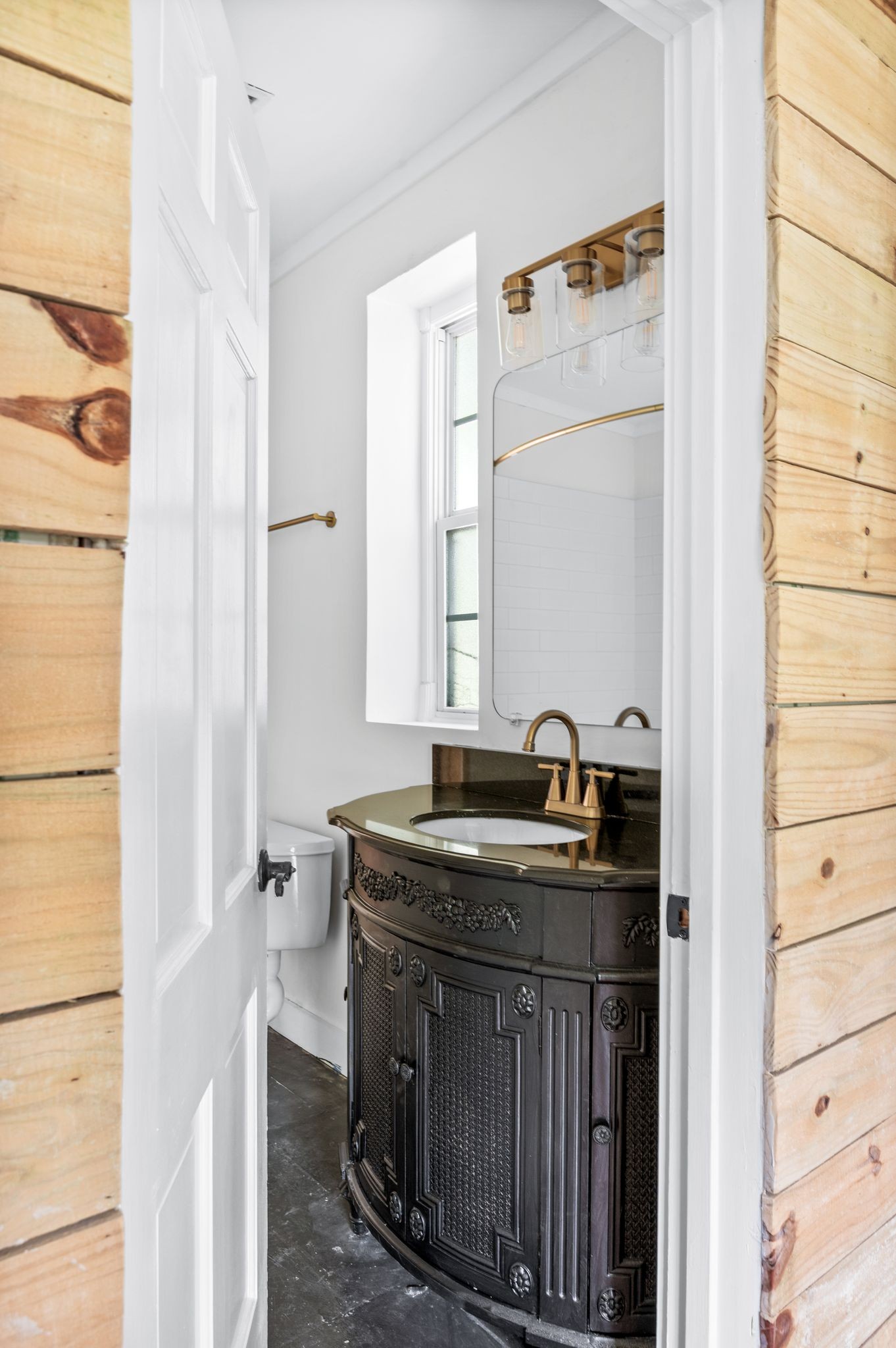 Nashville, Tennessee 37204, United States, 3 Bedrooms Bedrooms, ,2 BathroomsBathrooms,Residential,Active,201102