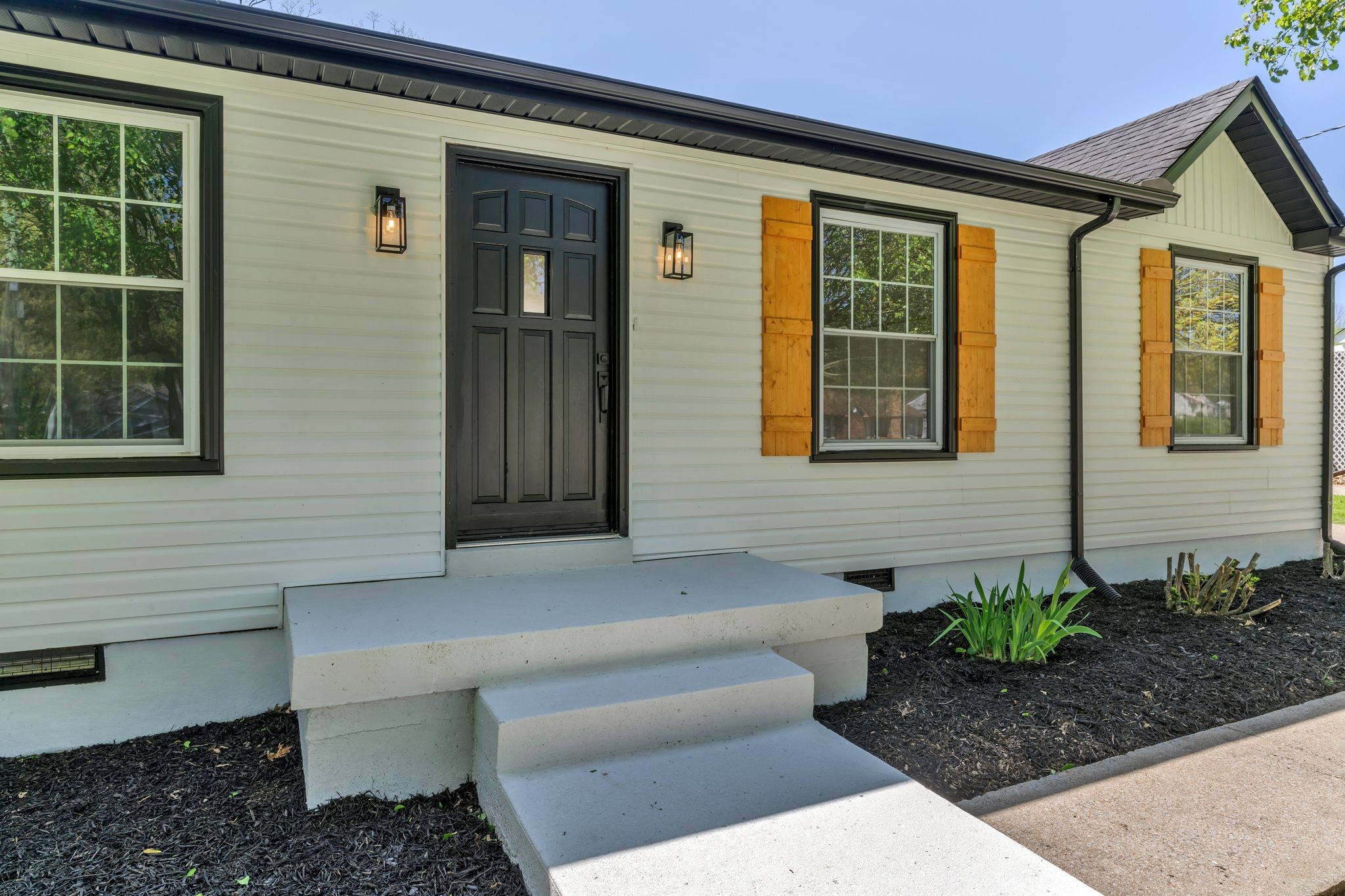 202 Timberlake Dr