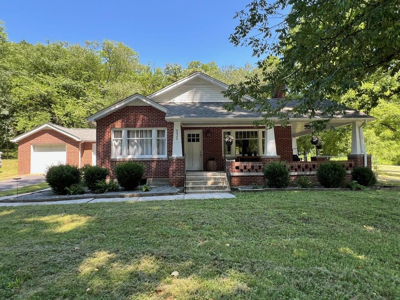 1121 S Grundy Quarles HWY