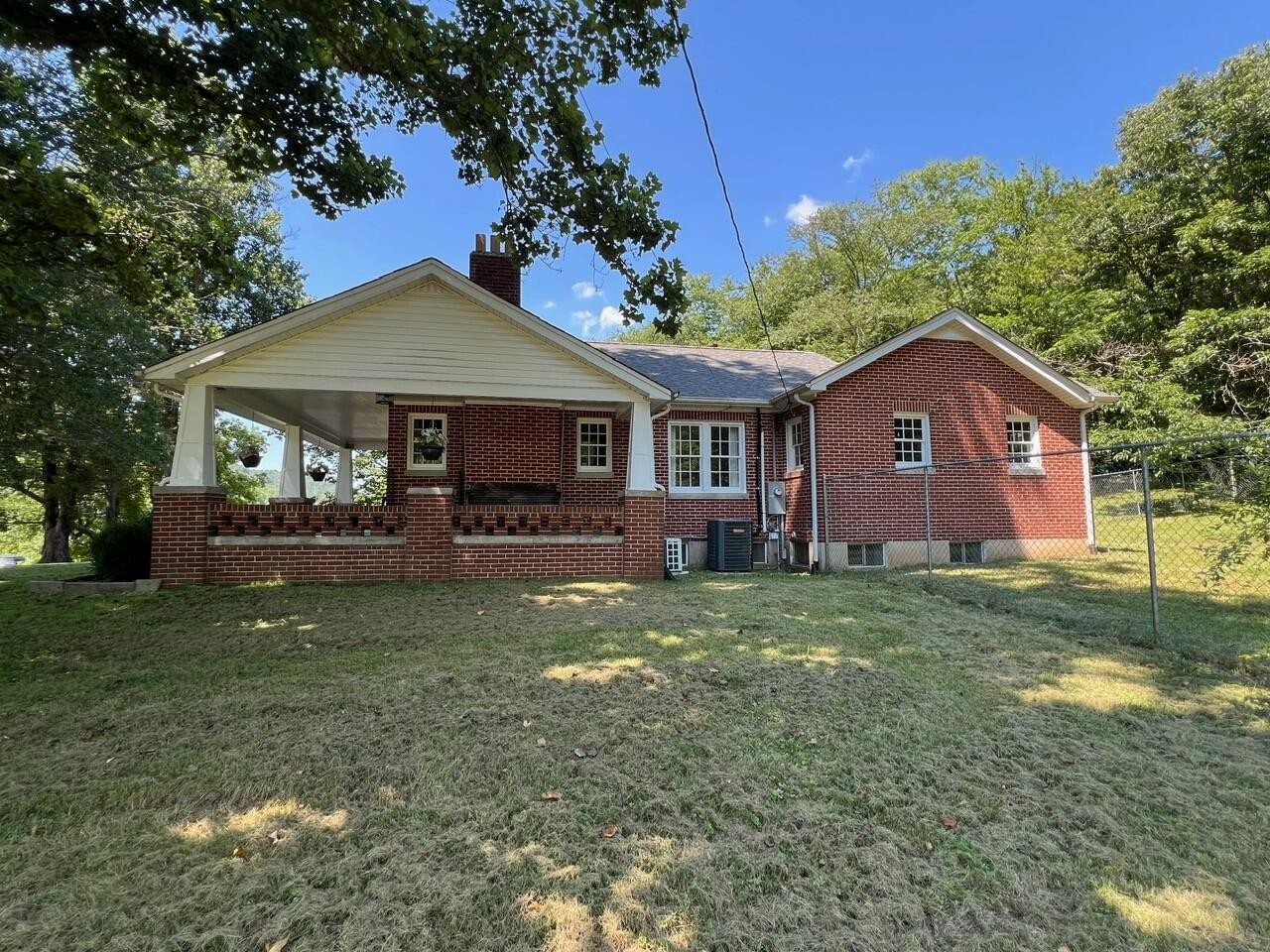 1121 S Grundy Quarles HWY