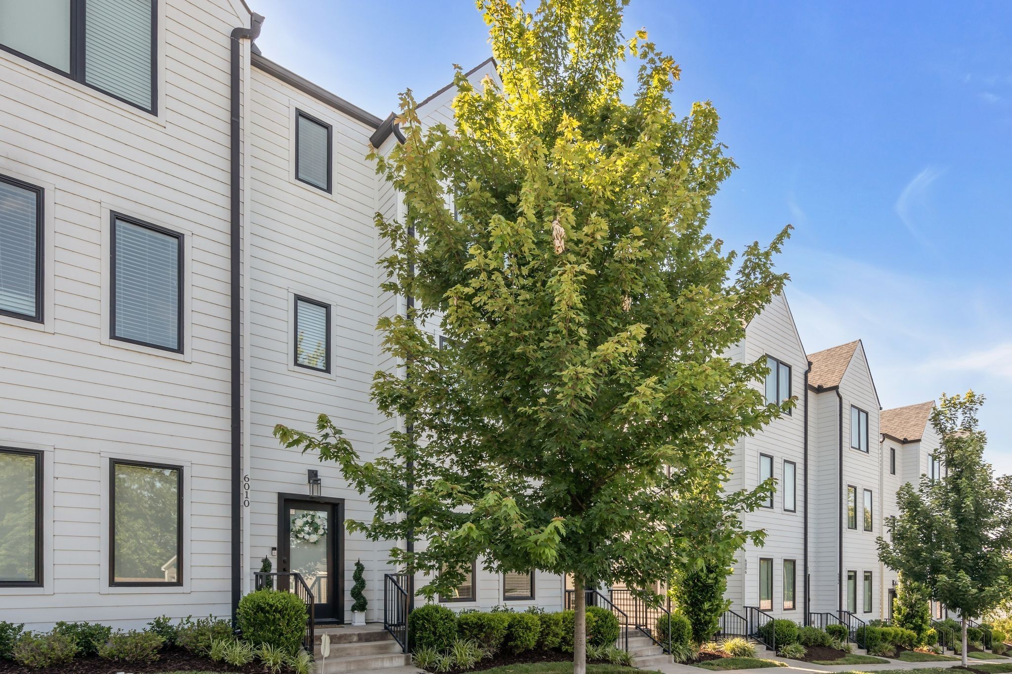 Photo 3 of 25 of 6008 Sterling St townhome