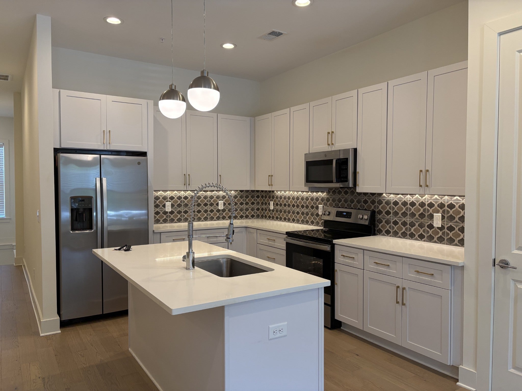 225 Ribbon Ln