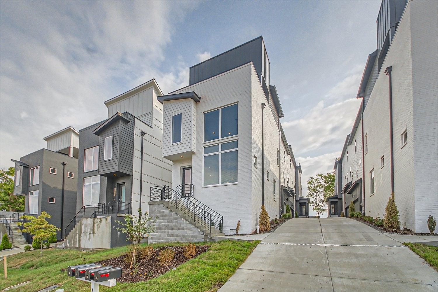 4-bed listing at 2710a Larmon Dr, Nashville