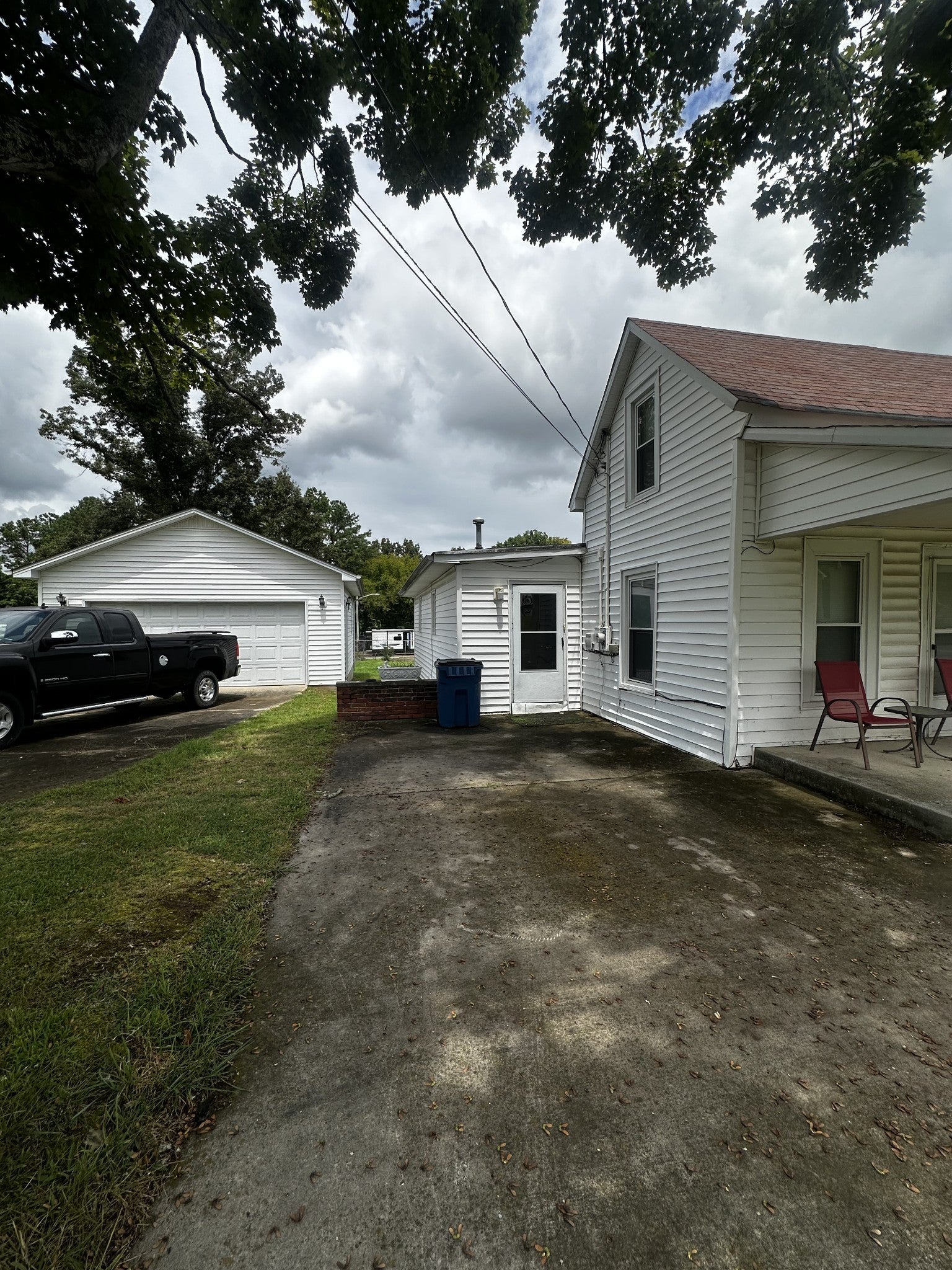 613 E Harp St