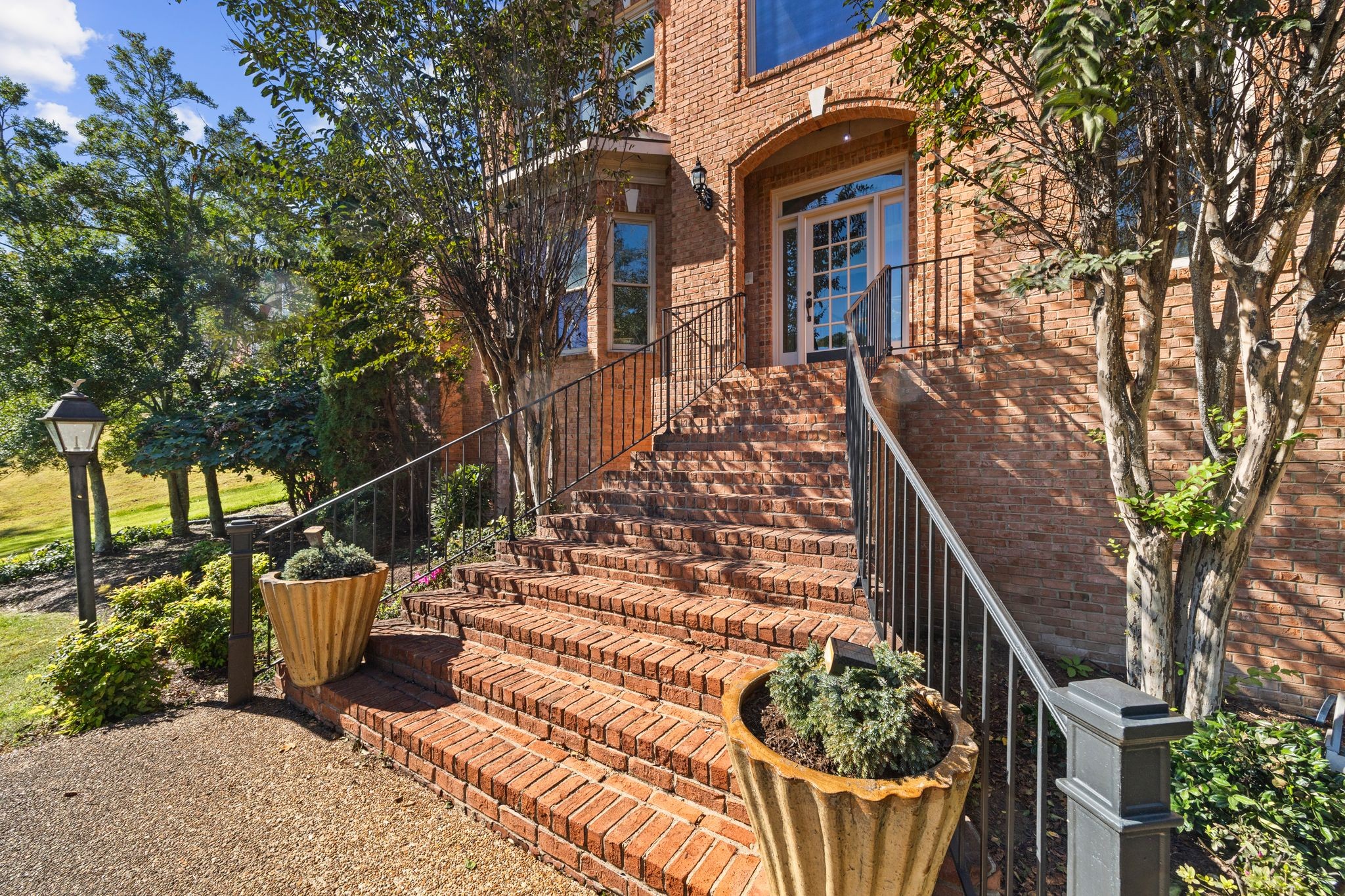 537 Grand Oaks Dr