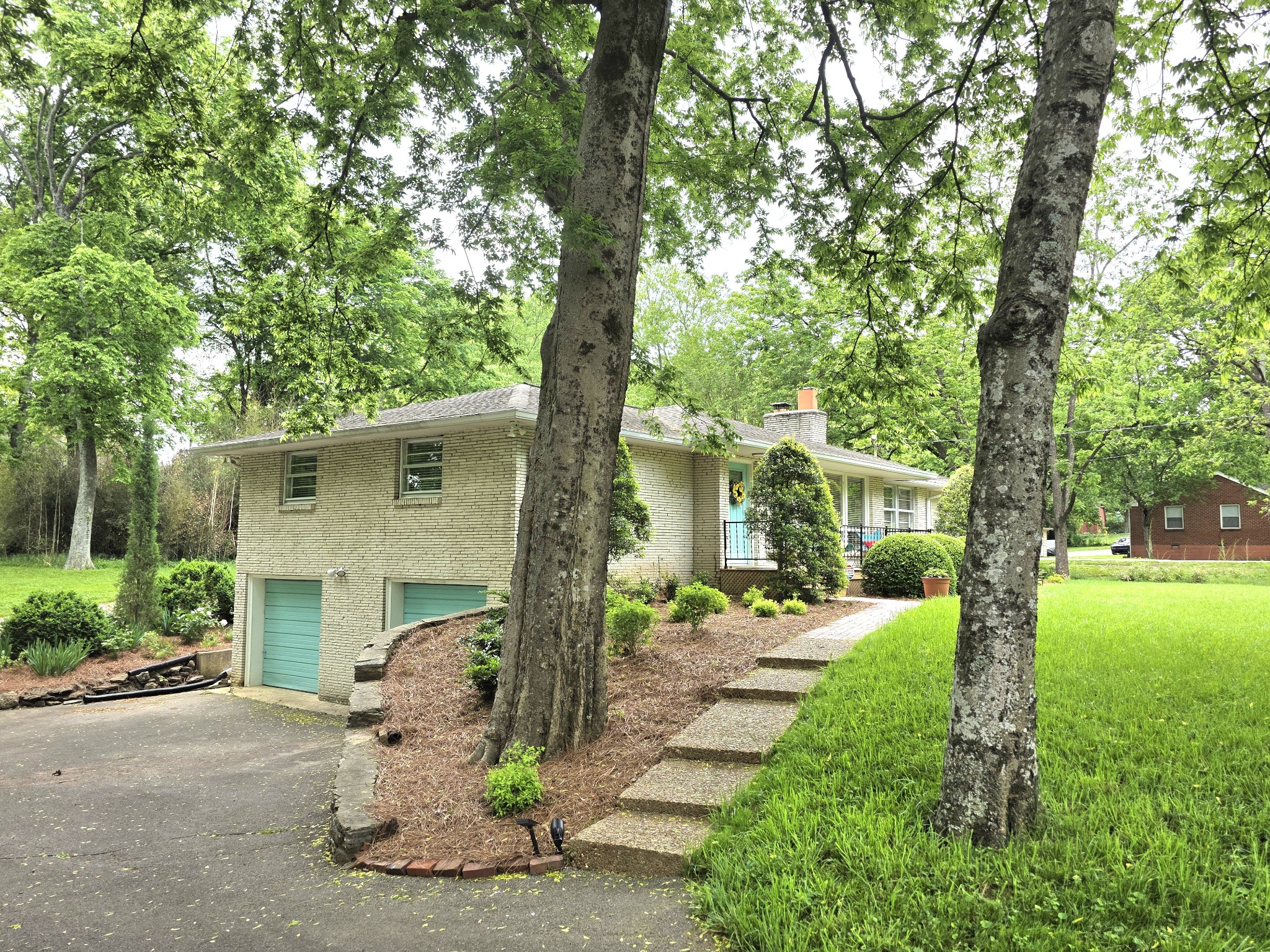 704 Vantrease Rd